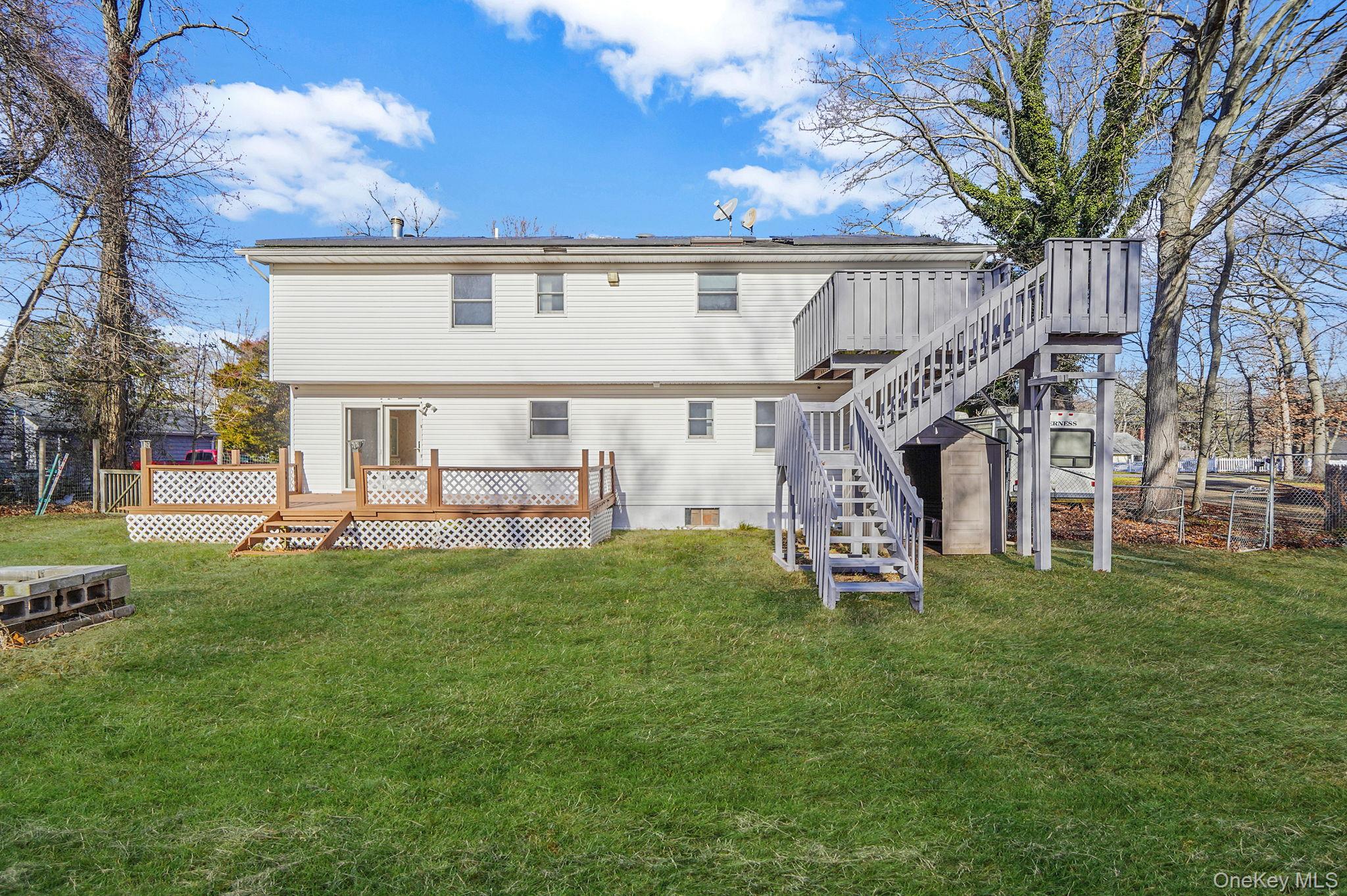 #9 photo, 30 Half Mile Road, מחוז סאפוק Middle Island , NY 11953