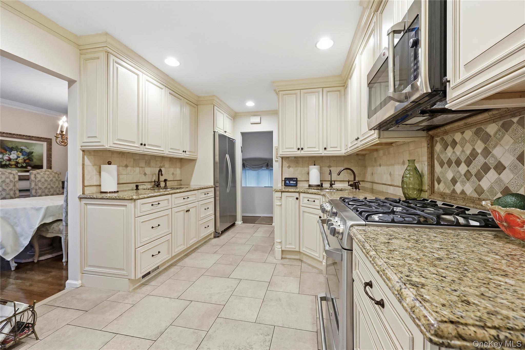 #18 photo, 598 Church Avenue, מחוז נסאו Woodmere , NY 11598