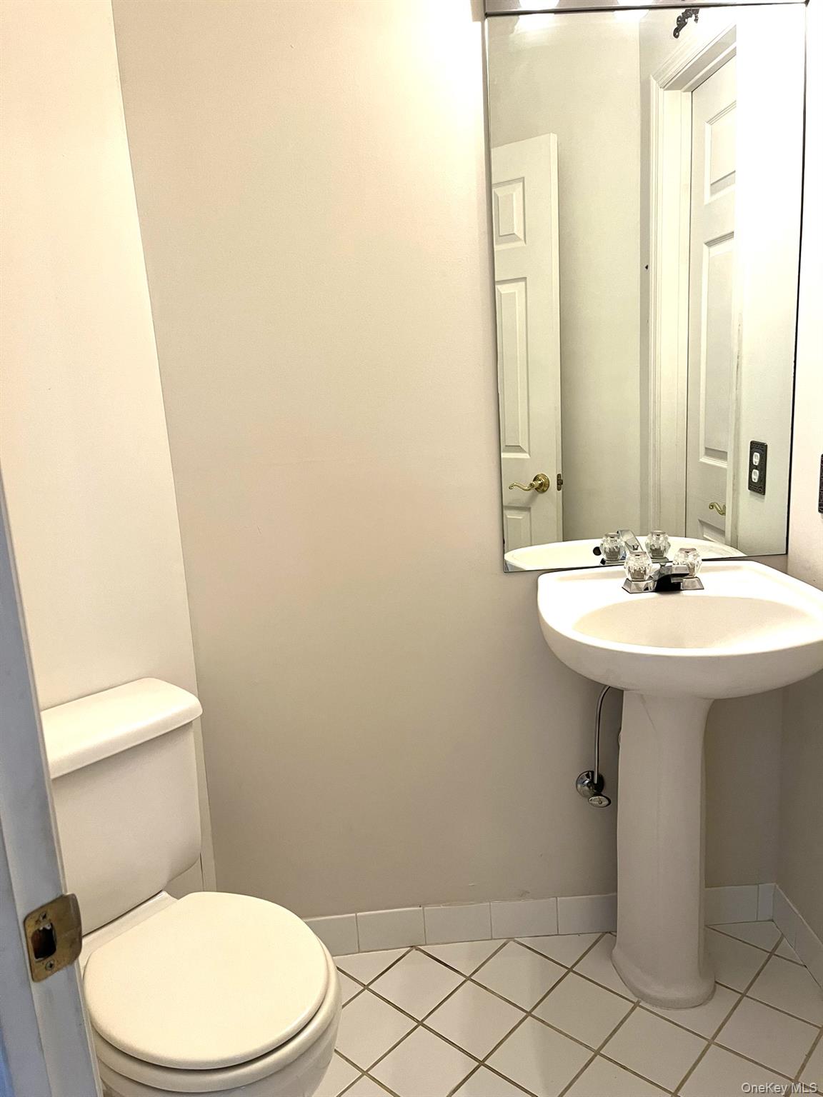 #8 photo, 12 Sophia Drive, מחוז סאפוק Middle Island , NY 11953