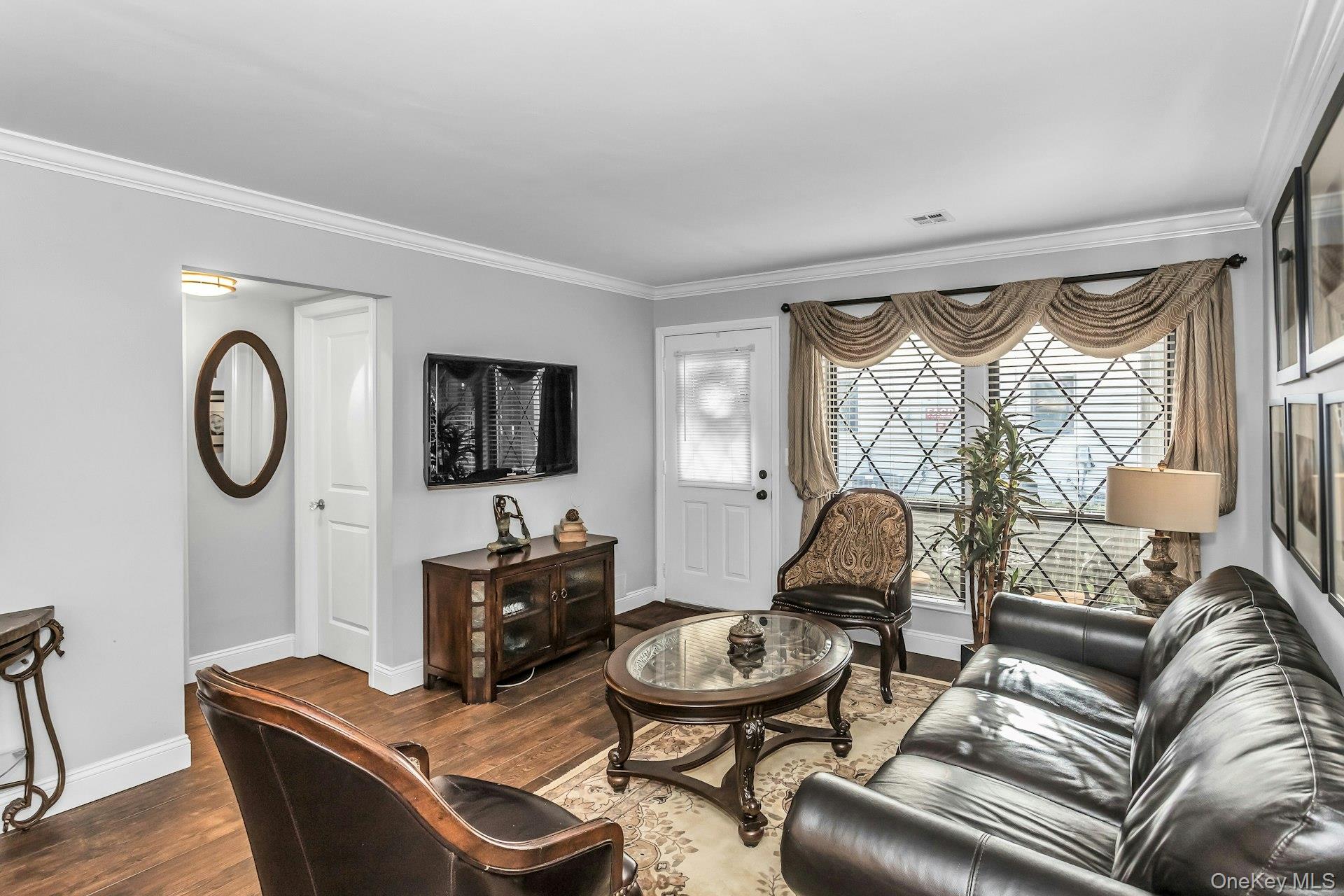 #8 photo, 31 Cambridge Drive, Copiague , NY 11726