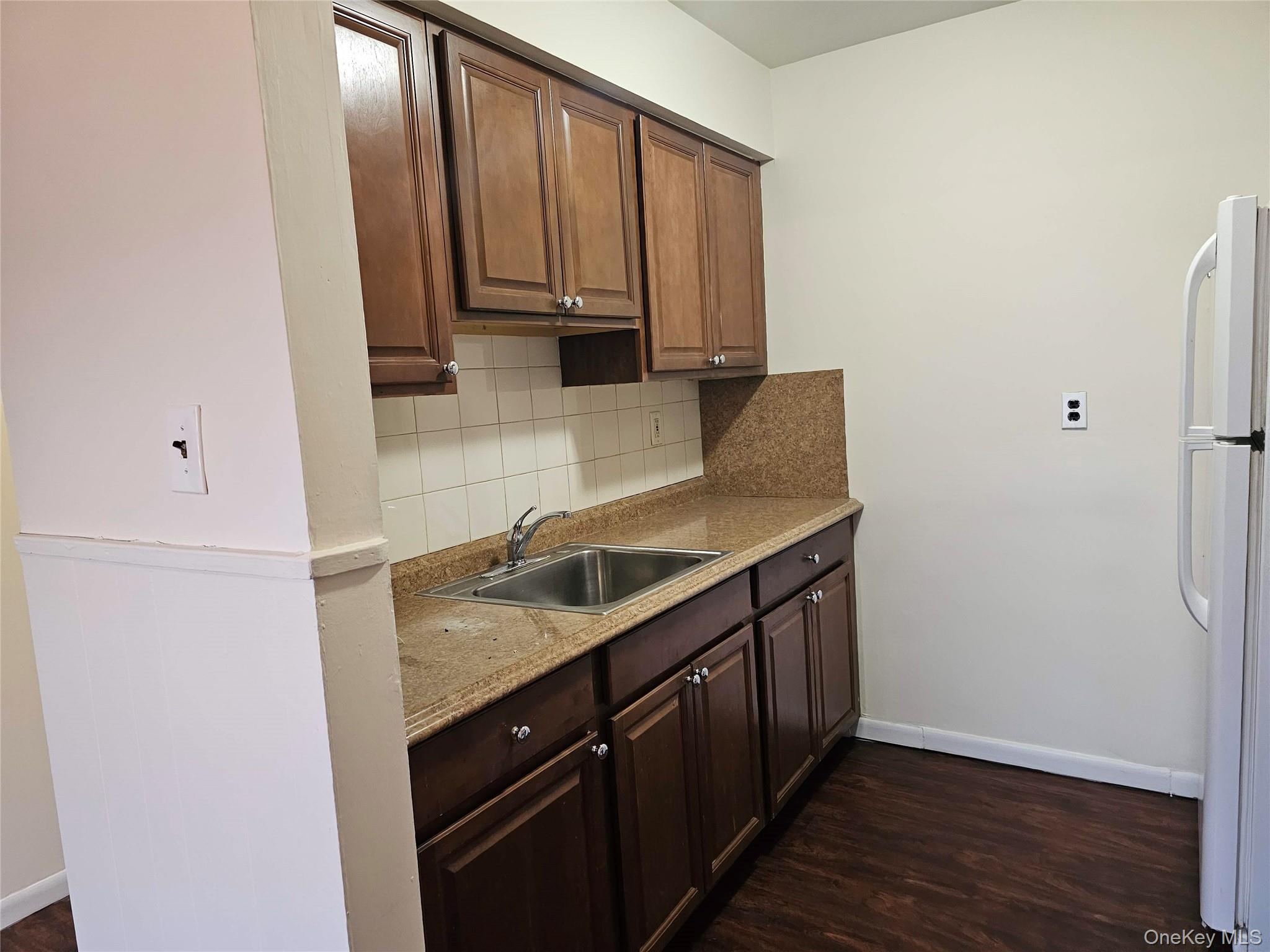 #11 photo, 80 Kennedy Drive, 纽约州 West Haverstraw , NY 10993