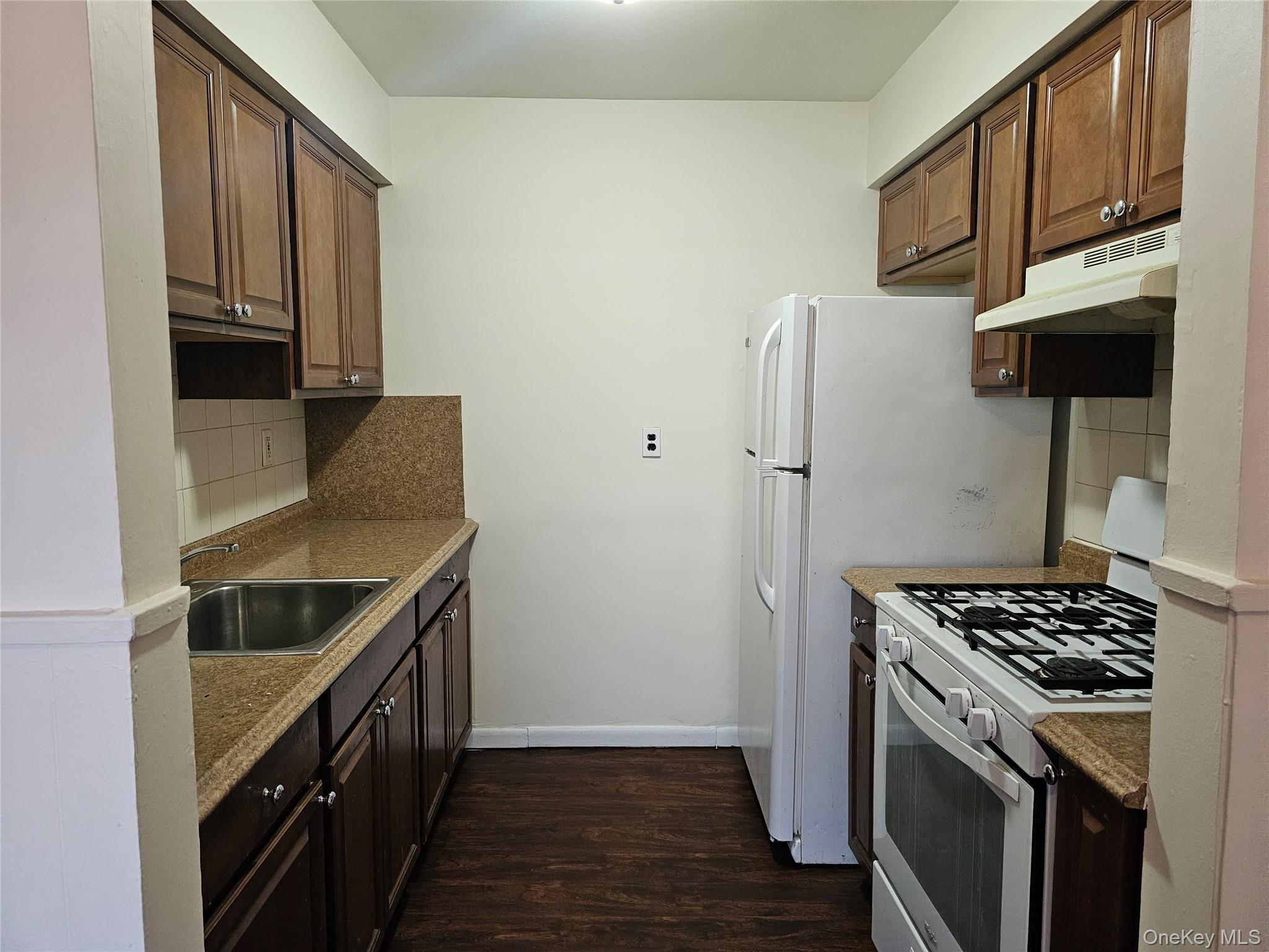 #9 photo, 80 Kennedy Drive, 纽约州 West Haverstraw , NY 10993