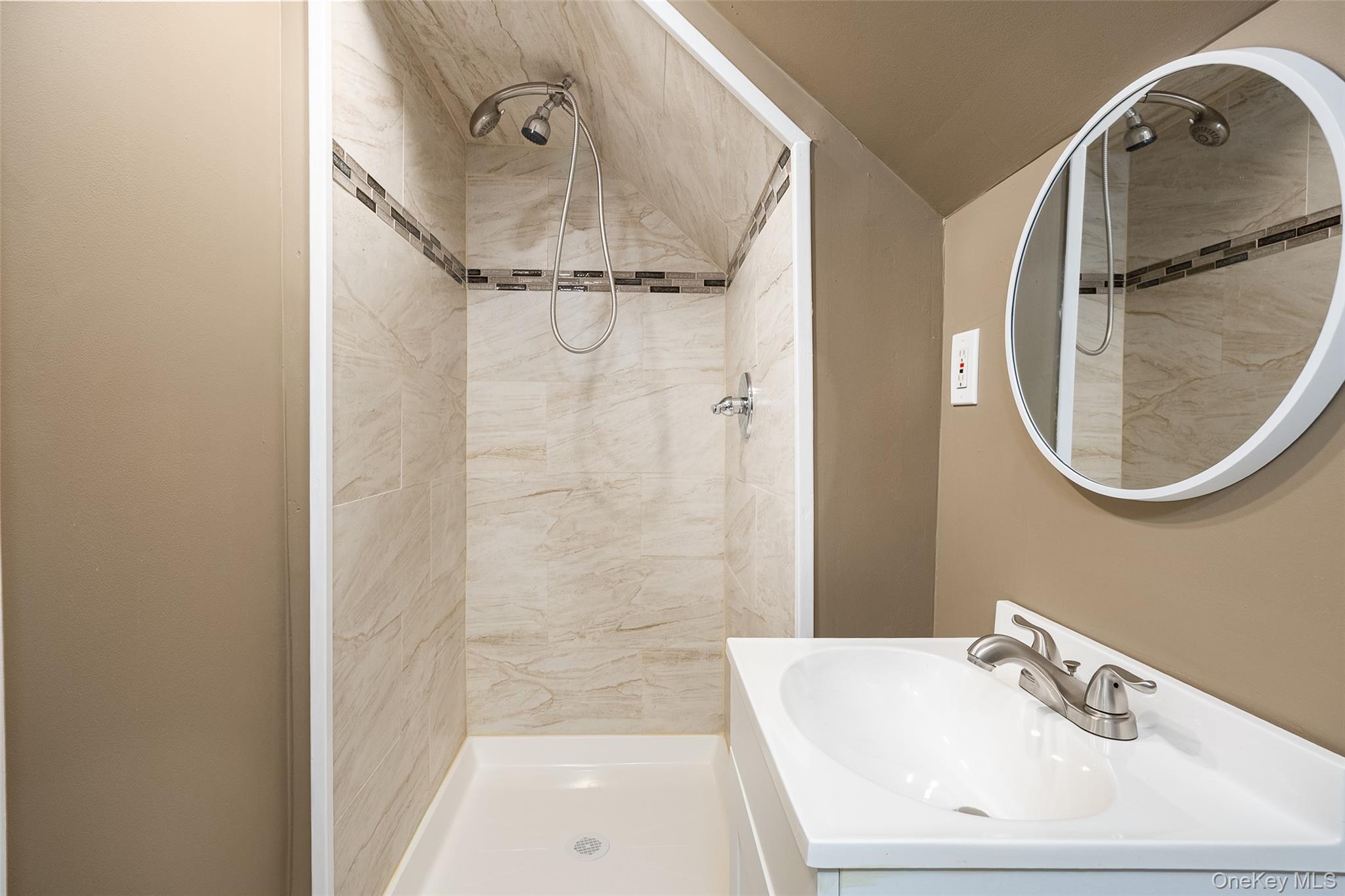 #16 photo, 4 Walnut Street, 뉴욕주 Poughkeepsie , NY 12601