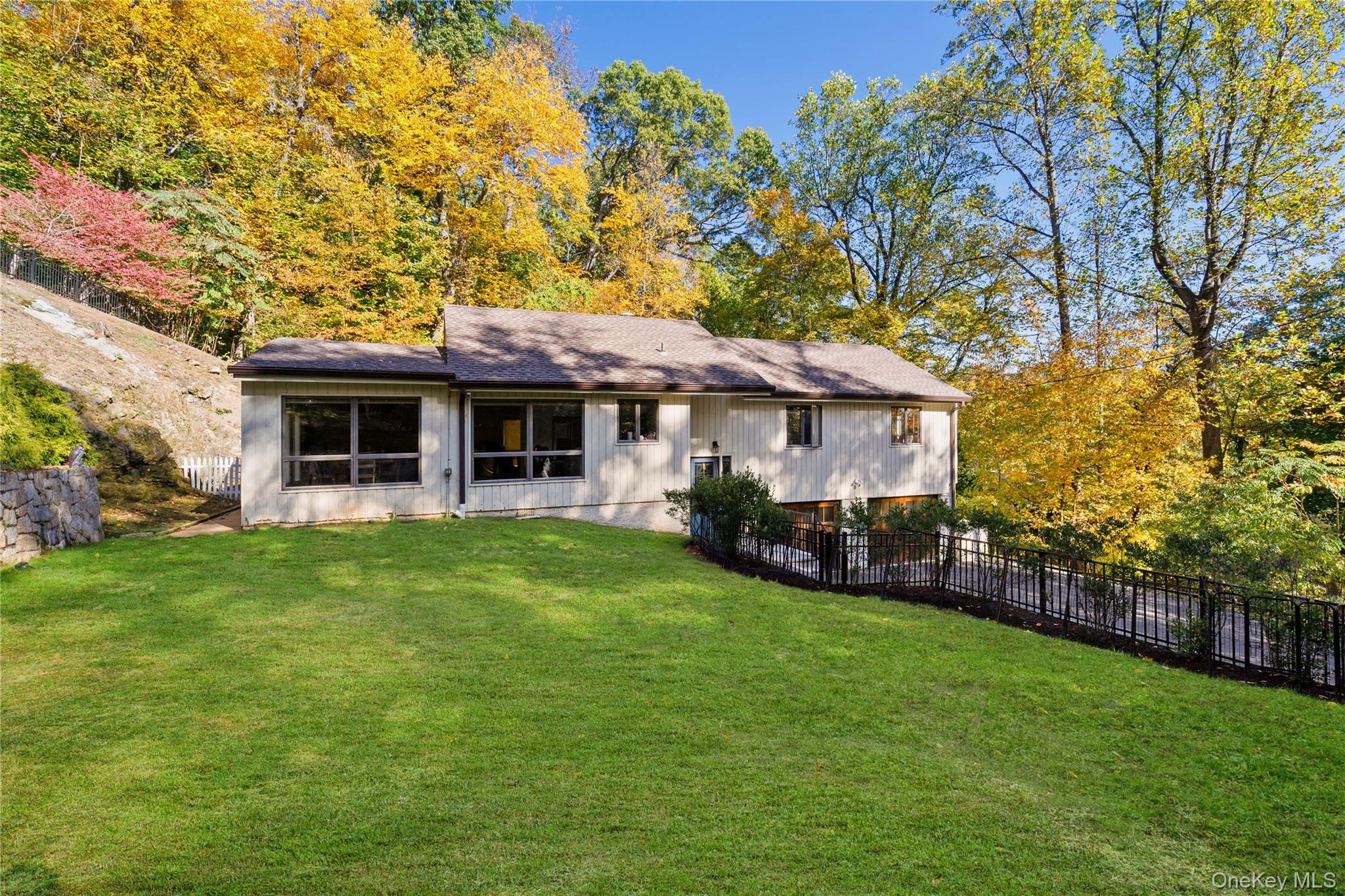 #20 photo, 16 Highclere Lane, Valhalla , NY 10595