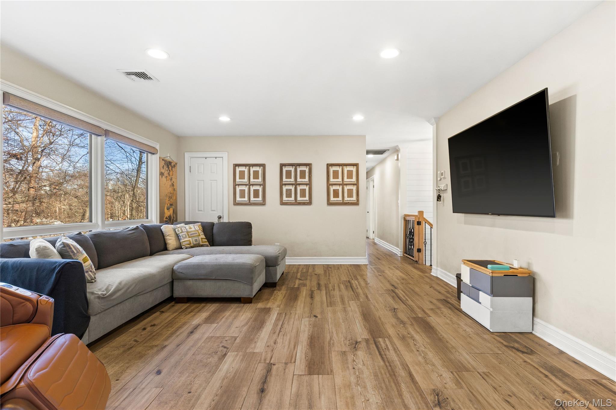 #4 photo, 16 Highclere Lane, Valhalla , NY 10595