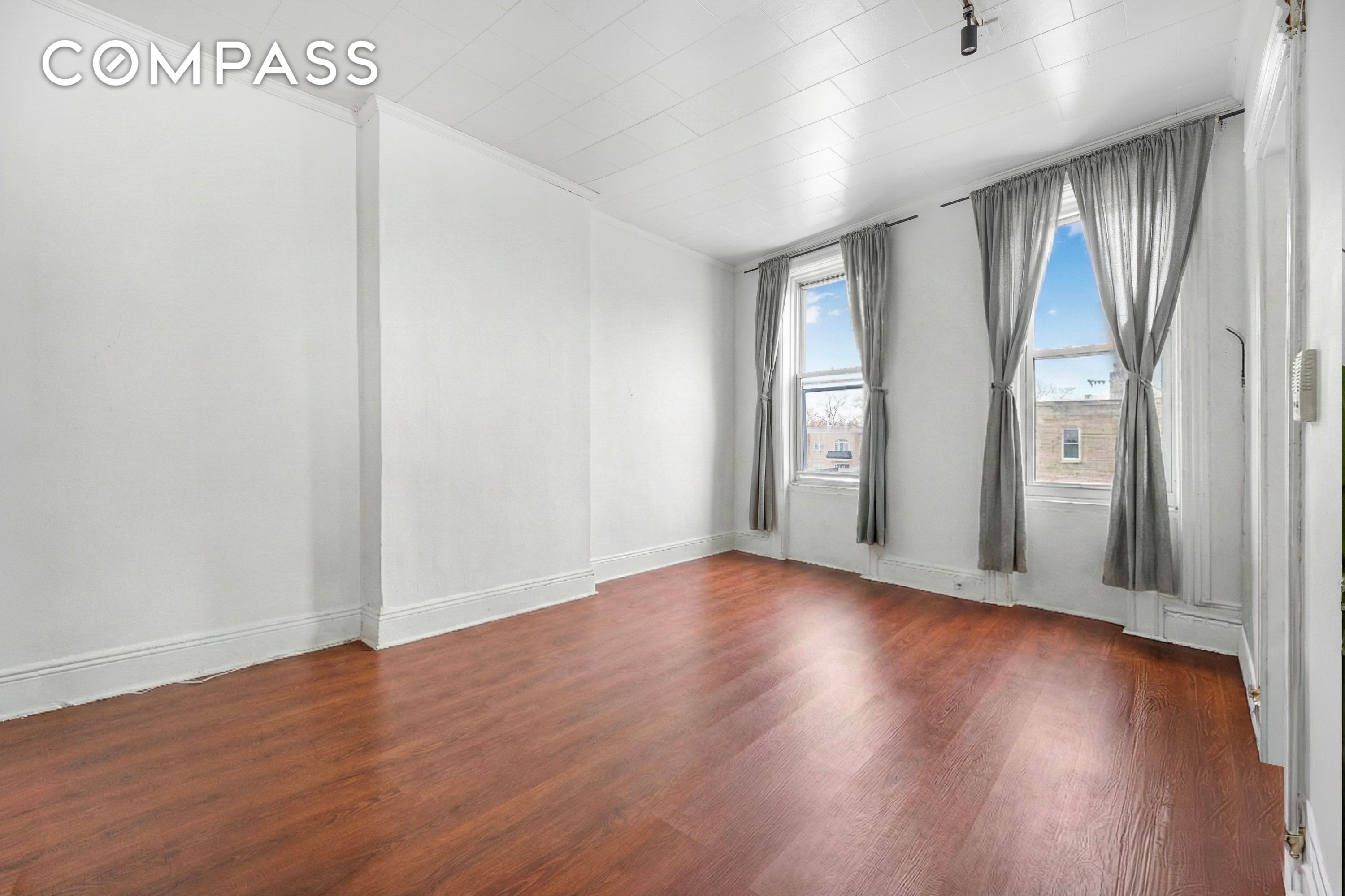 #4 photo, 71-18 Myrtle Avenue, Glendale , NY 11385