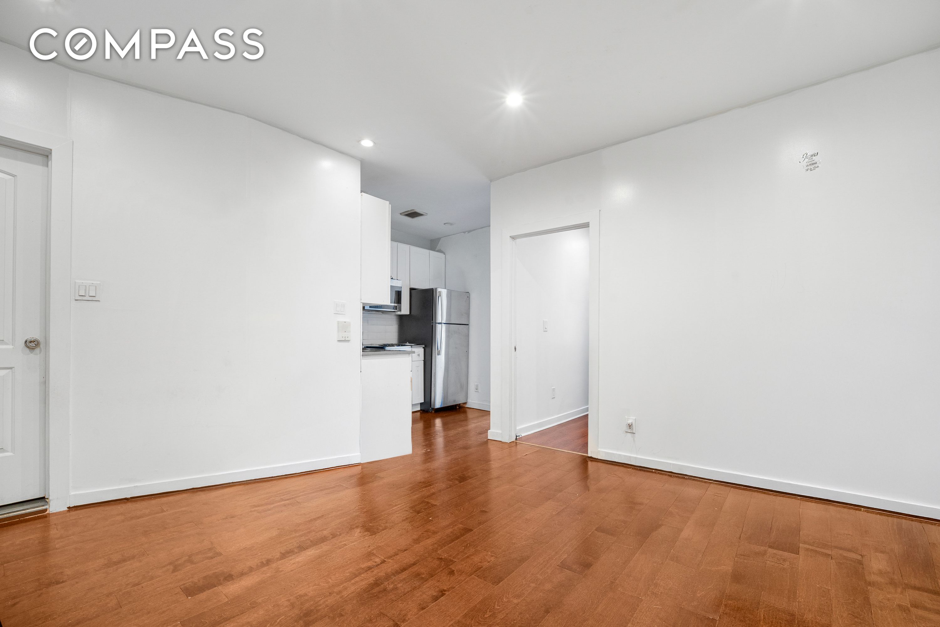 #6 photo, 71-18 Myrtle Avenue, Glendale , NY 11385