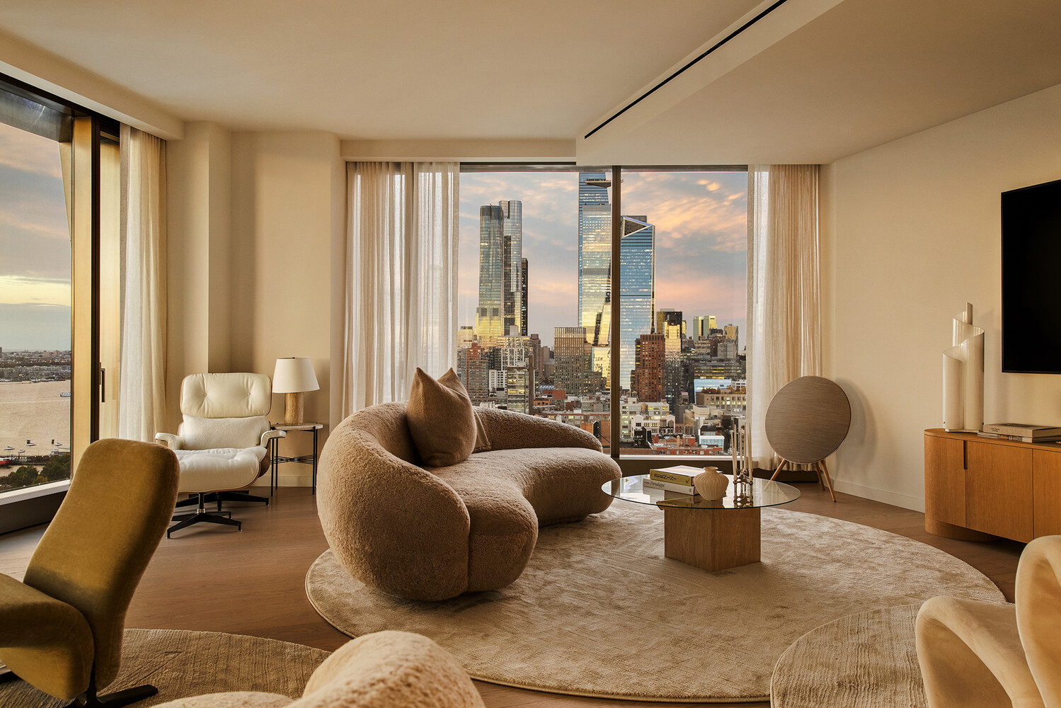 #8 photo, 500 W 18TH Street, Chelsea , NY 10011