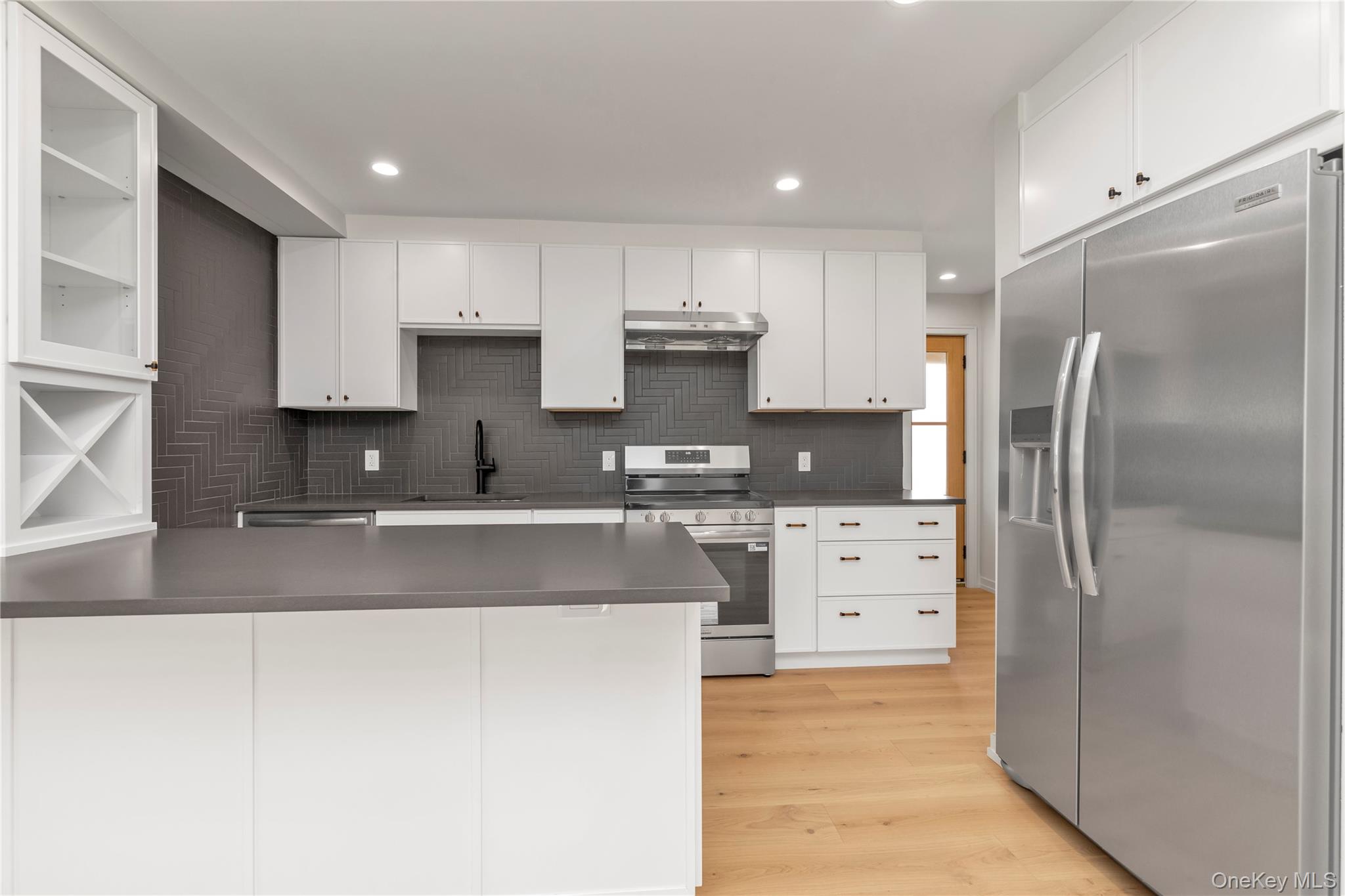 #2 photo, 157 Lincoln Avenue, नासाउ काउंटी Mineola , NY 11501