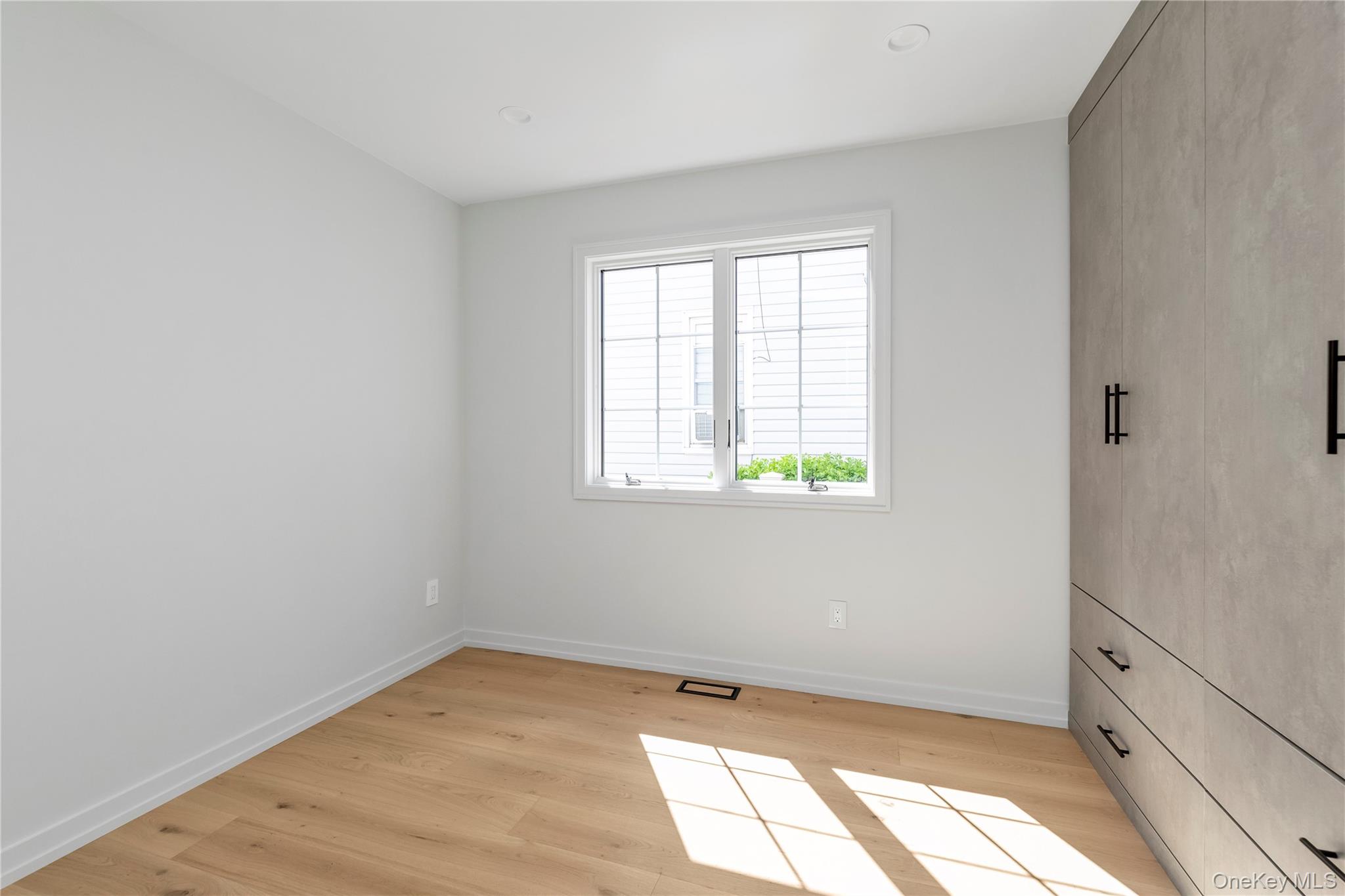 #7 photo, 157 Lincoln Avenue, नासाउ काउंटी Mineola , NY 11501