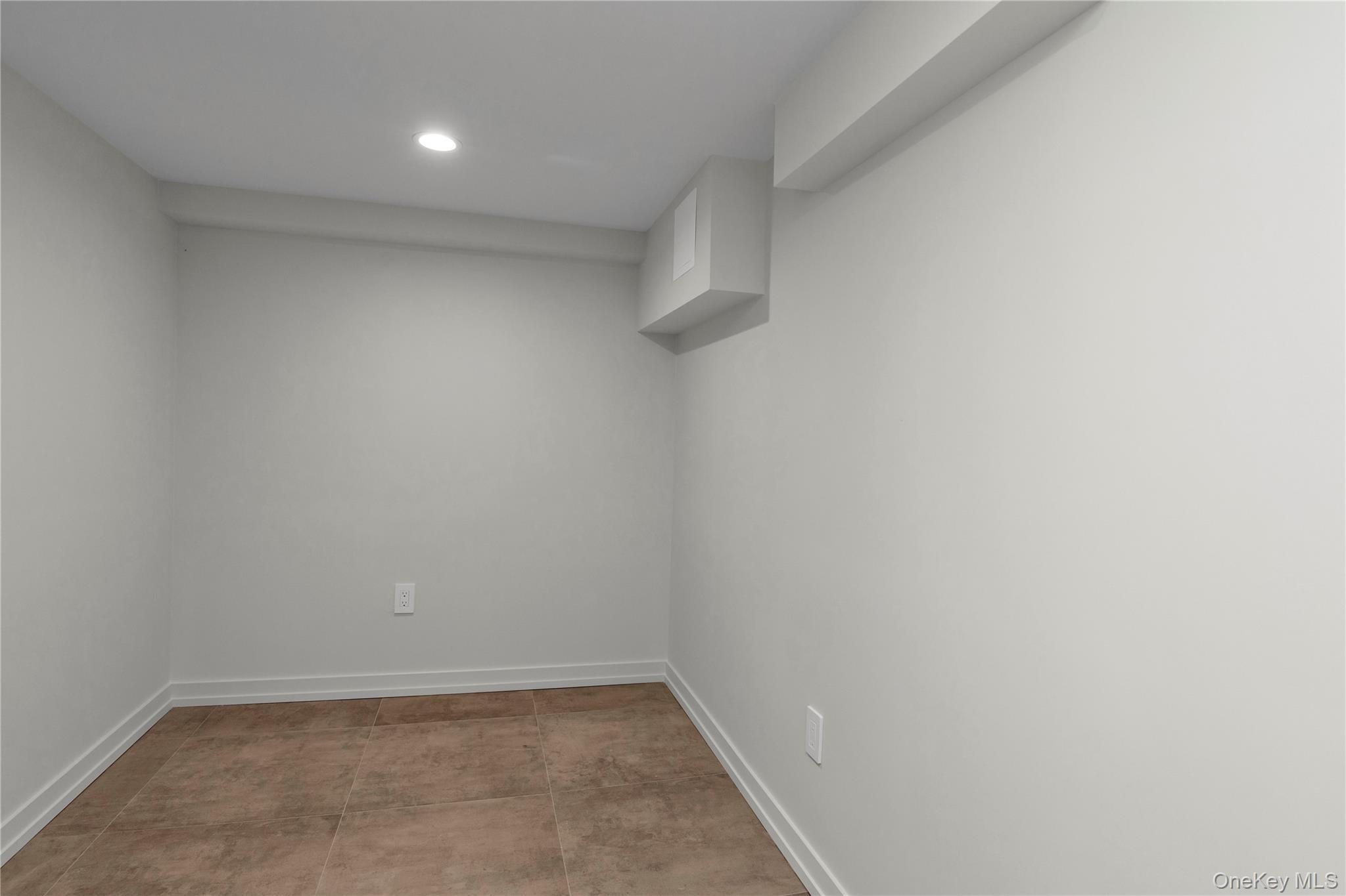 #8 photo, 157 Lincoln Avenue, नासाउ काउंटी Mineola , NY 11501