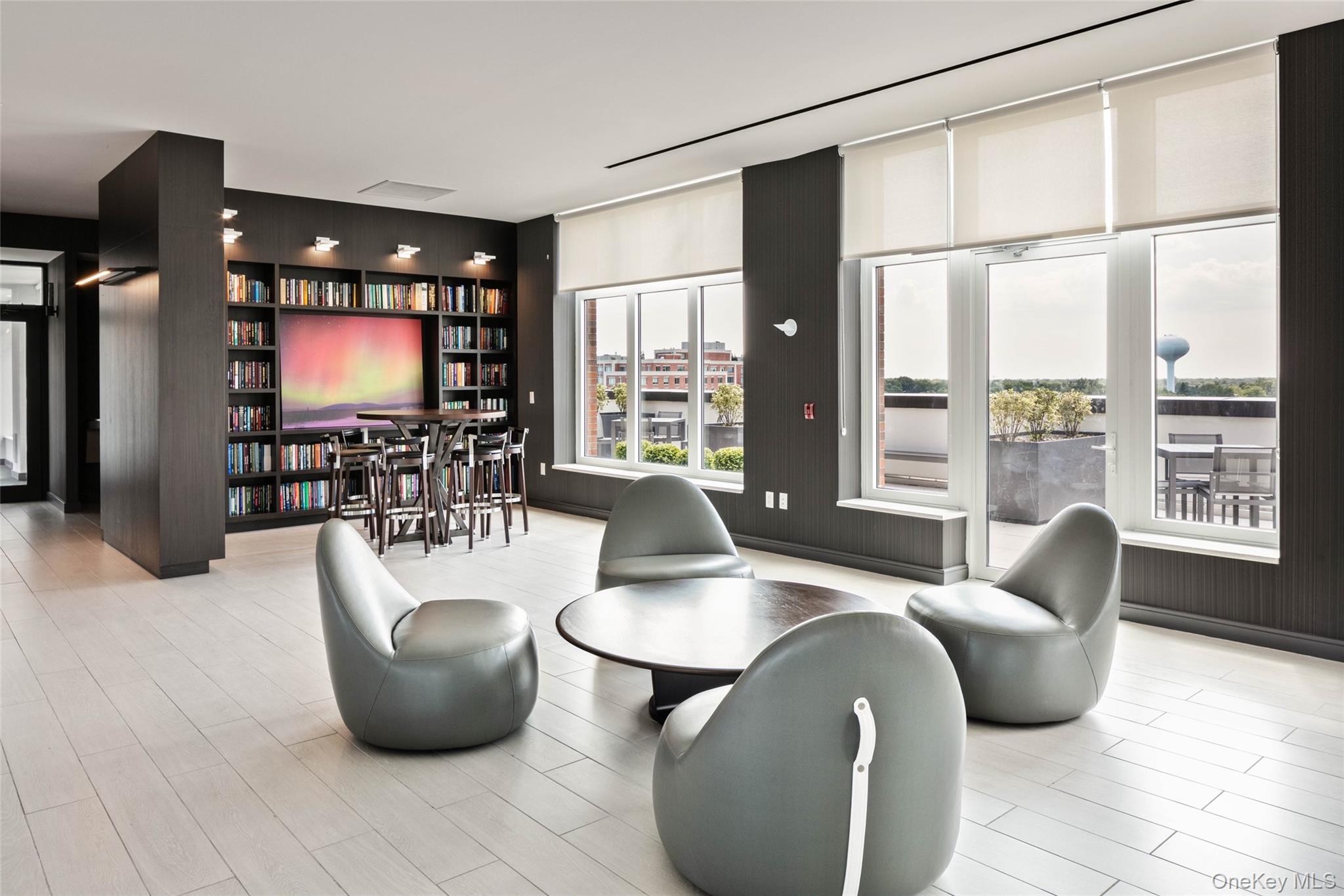 #3 photo, 199 2nd St, नासाउ काउंटी Mineola , NY 11501