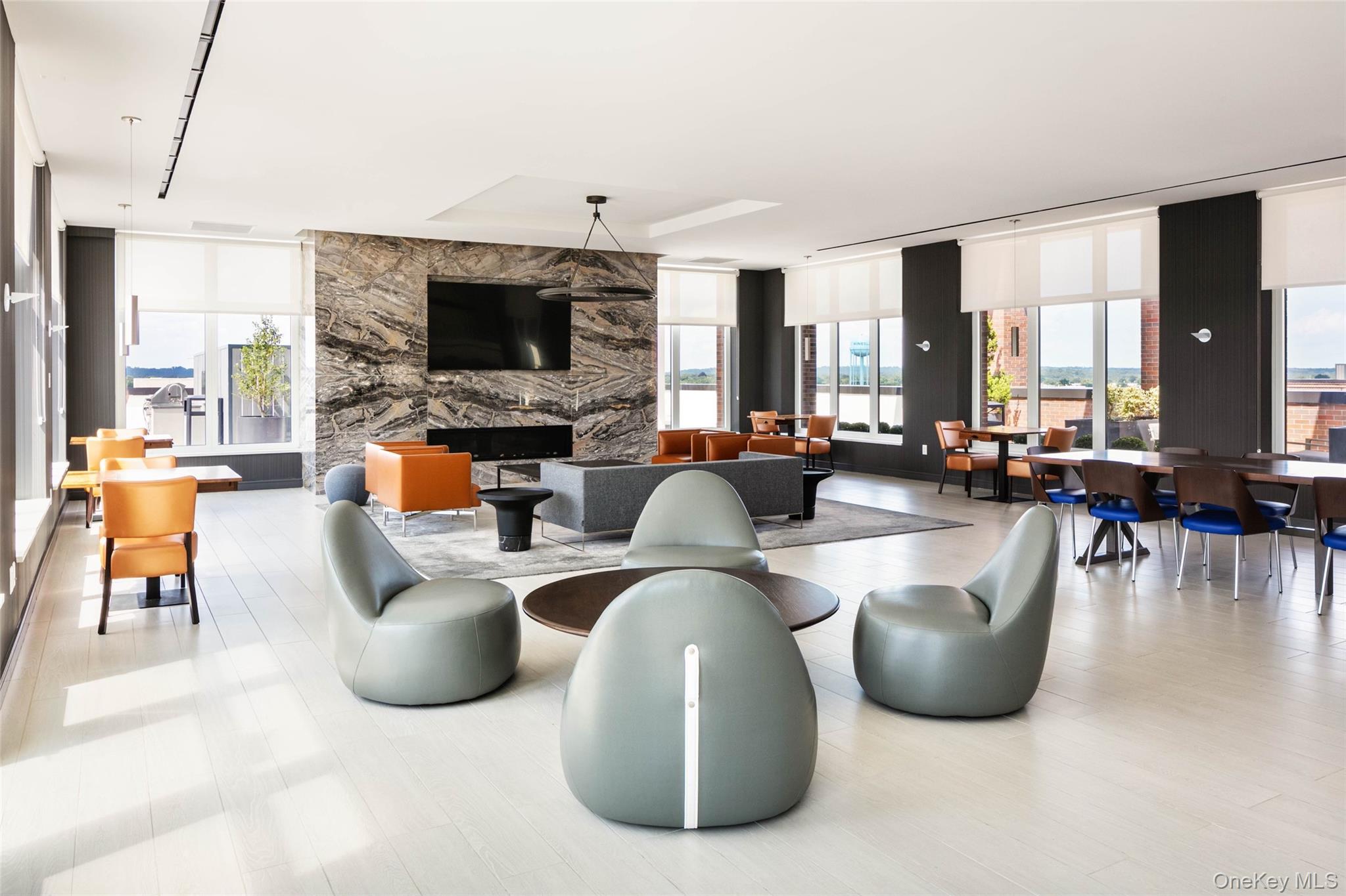 #4 photo, 199 2nd St, नासाउ काउंटी Mineola , NY 11501