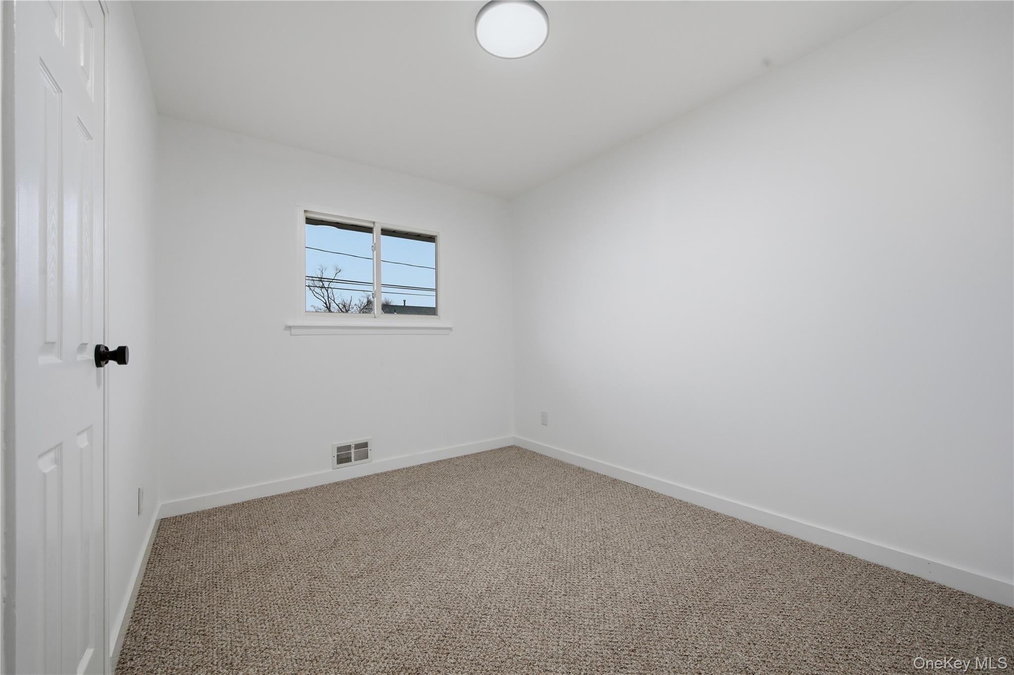 #7 photo, 26 Wilshire Drive, North Babylon , NY 11703