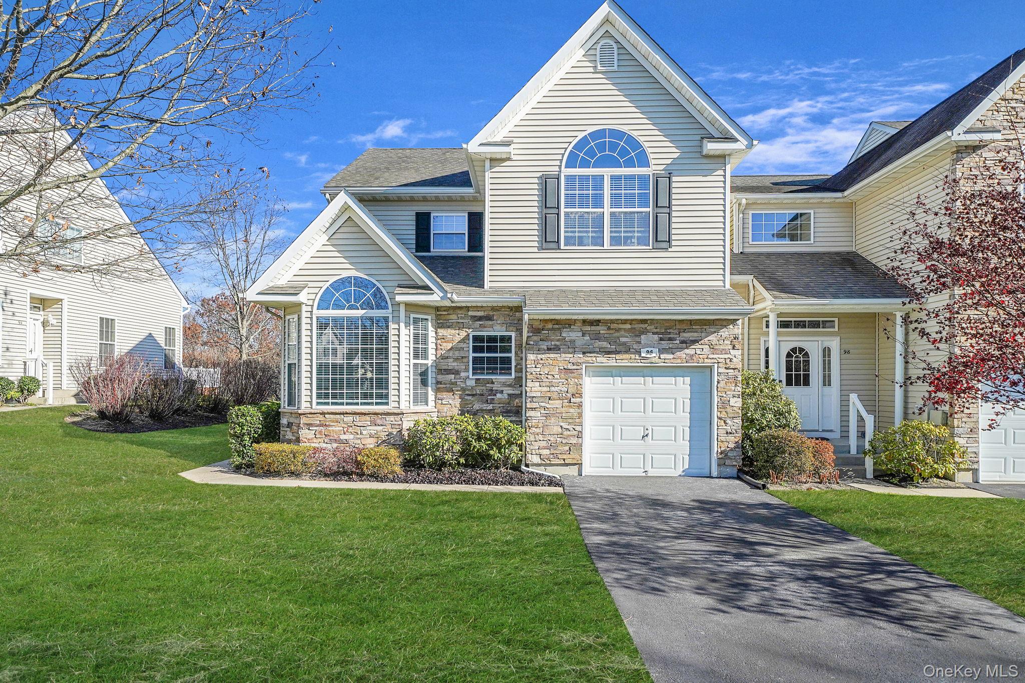 #1 photo, 96 Manitou Trail, מחוז סאפוק Kings Park , NY 11754