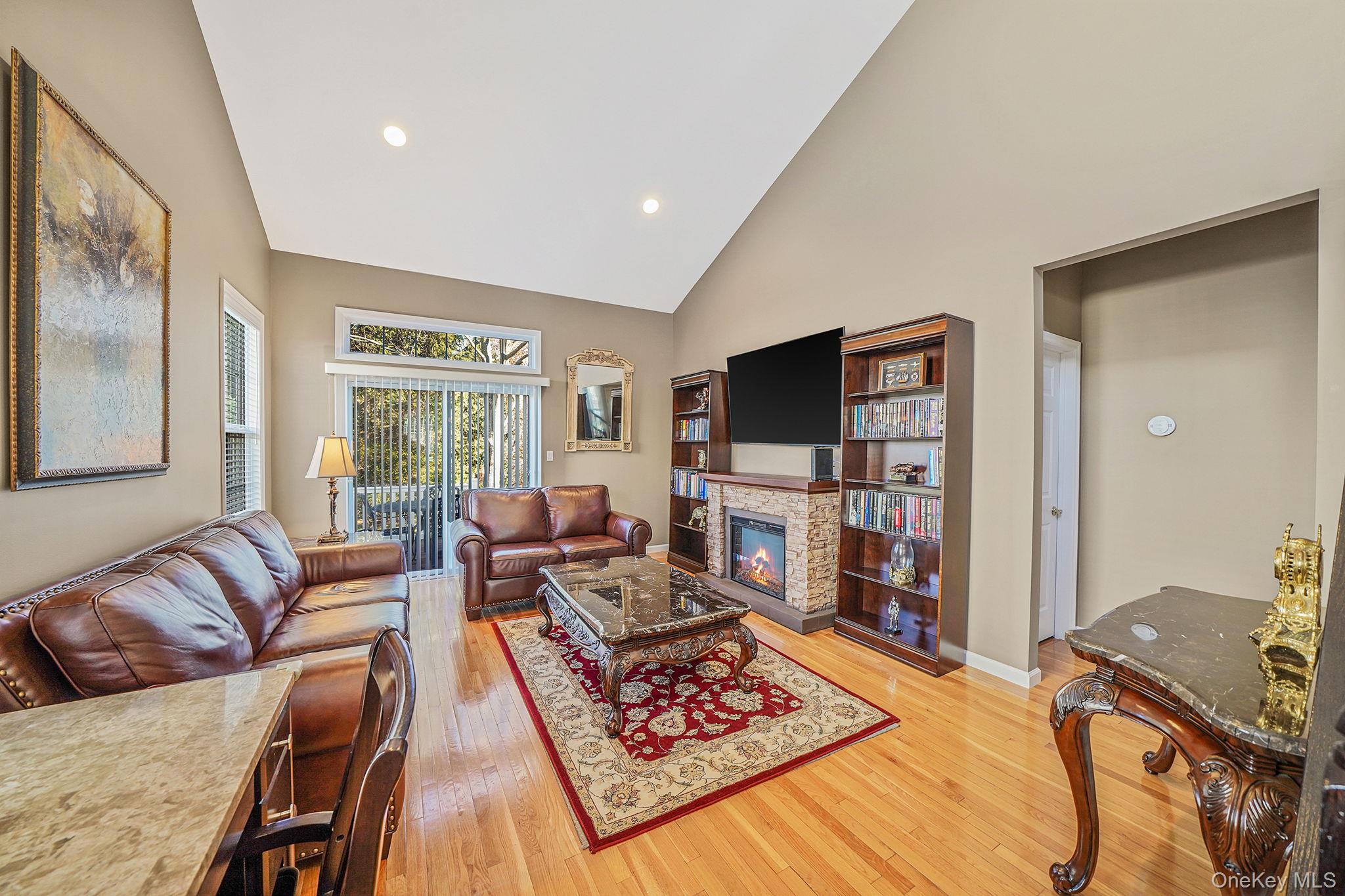 #10 photo, 96 Manitou Trail, מחוז סאפוק Kings Park , NY 11754