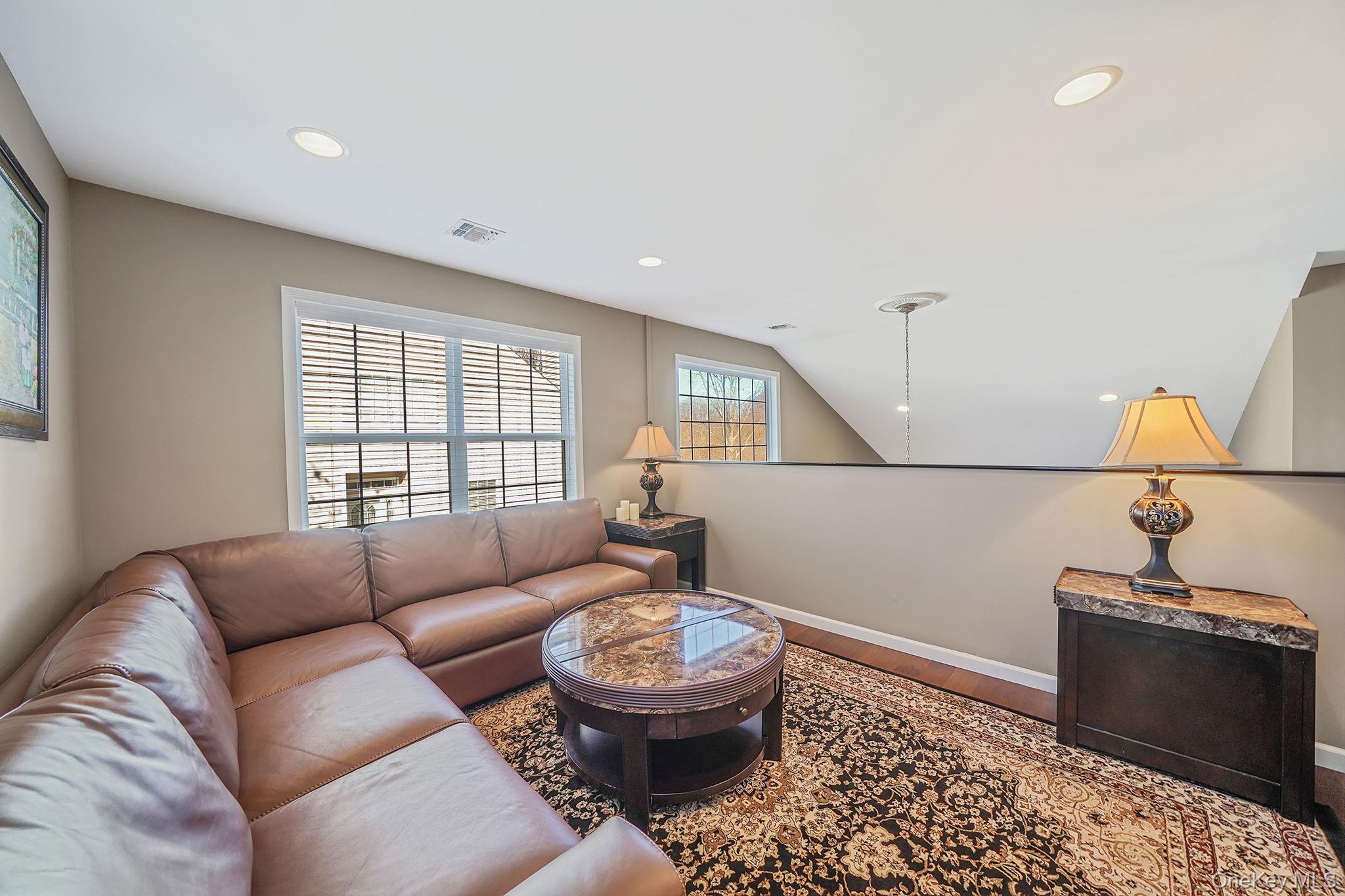 #17 photo, 96 Manitou Trail, מחוז סאפוק Kings Park , NY 11754