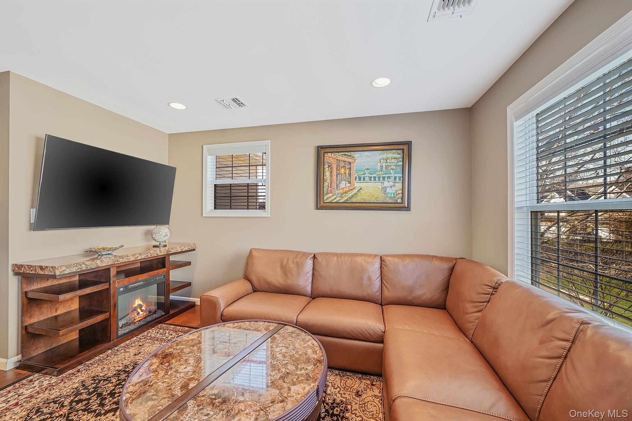 #19 photo, 96 Manitou Trail, מחוז סאפוק Kings Park , NY 11754