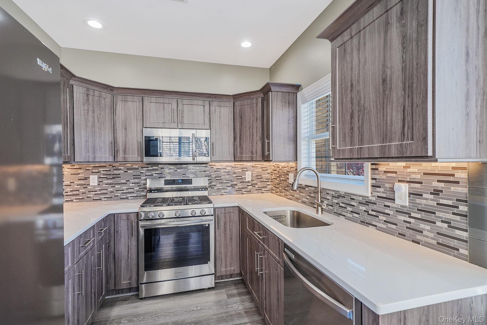 #7 photo, 96 Manitou Trail, מחוז סאפוק Kings Park , NY 11754