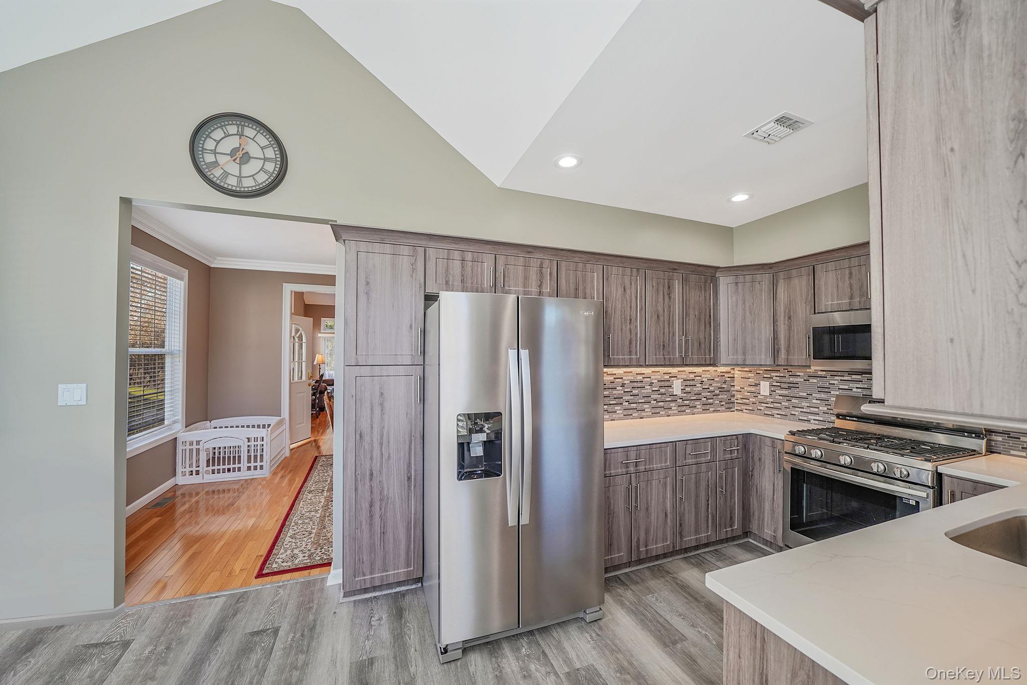 #8 photo, 96 Manitou Trail, מחוז סאפוק Kings Park , NY 11754