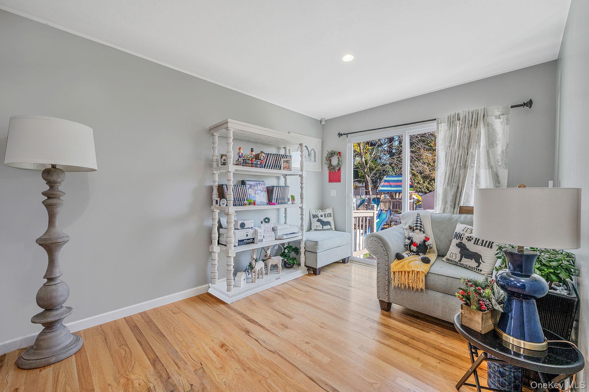 #12 photo, 50 Verazzano Avenue, מחוז סאפוק Copiague , NY 11726