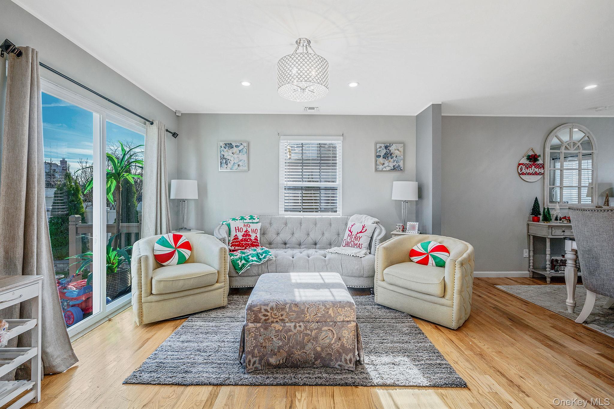 #13 photo, 50 Verazzano Avenue, מחוז סאפוק Copiague , NY 11726