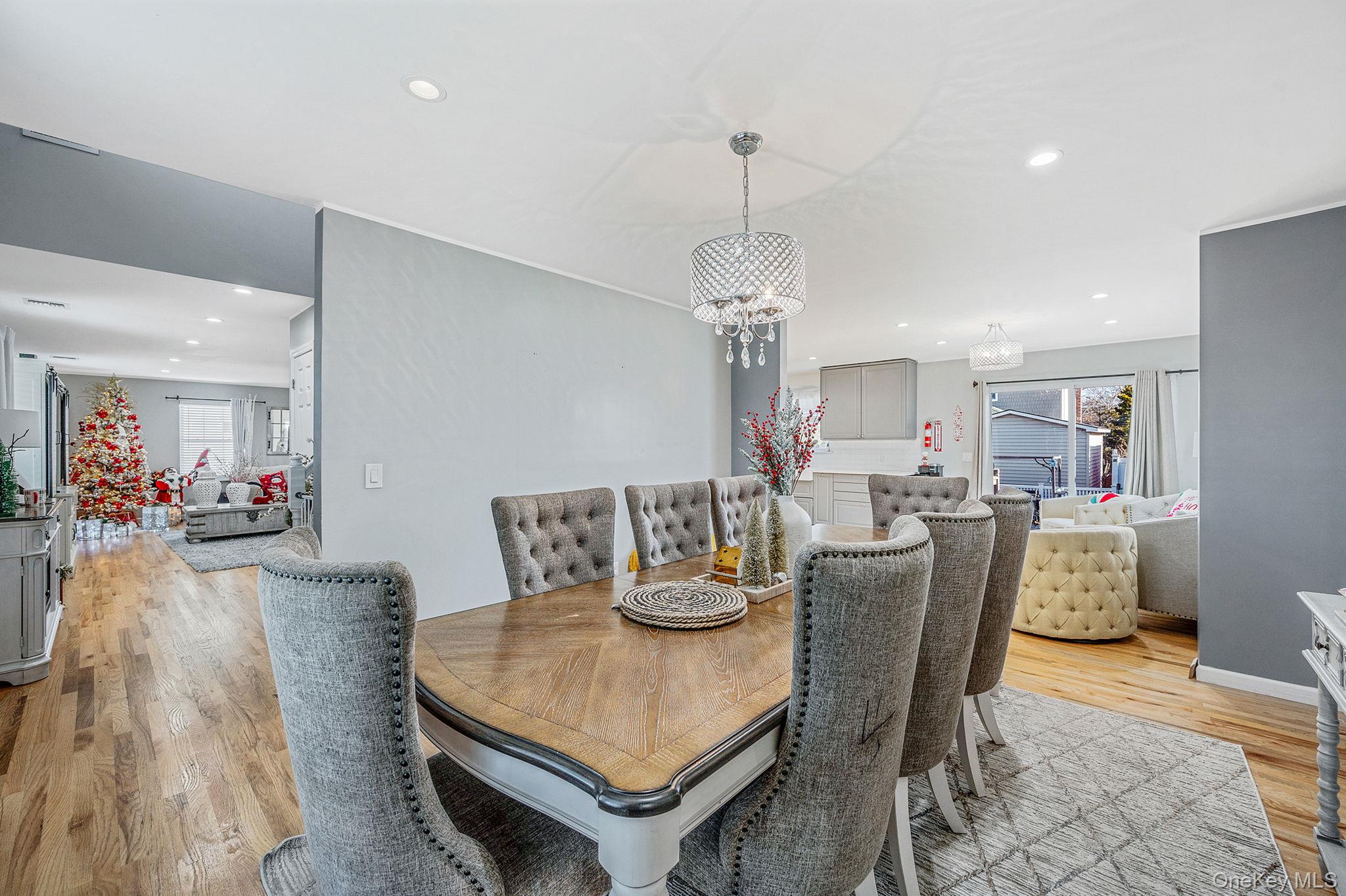 #14 photo, 50 Verazzano Avenue, מחוז סאפוק Copiague , NY 11726