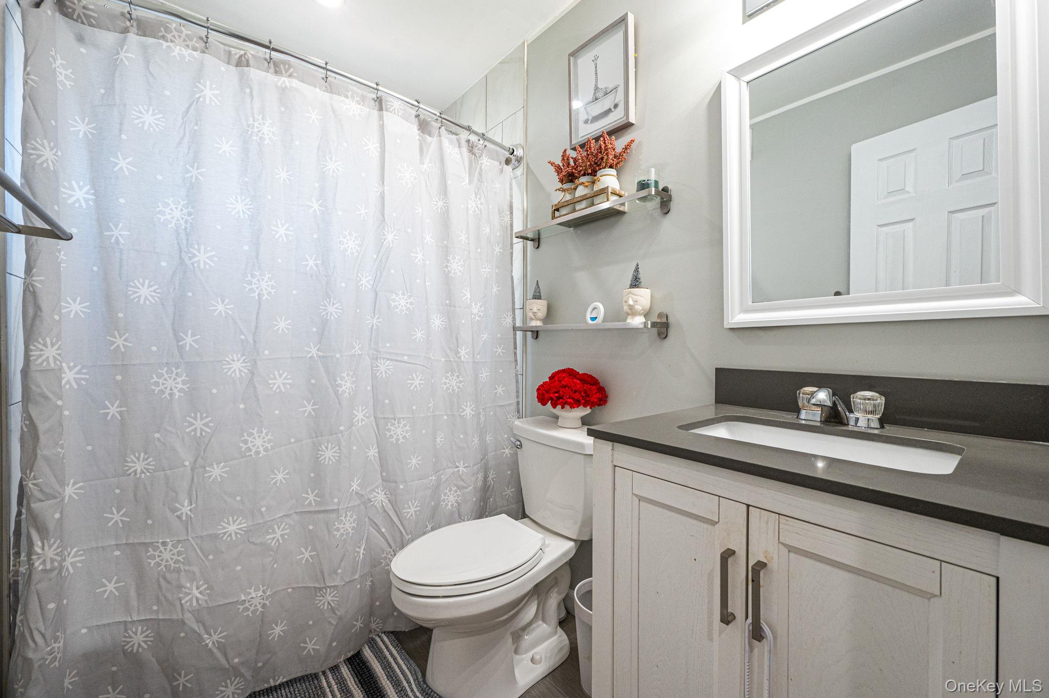 #16 photo, 50 Verazzano Avenue, מחוז סאפוק Copiague , NY 11726