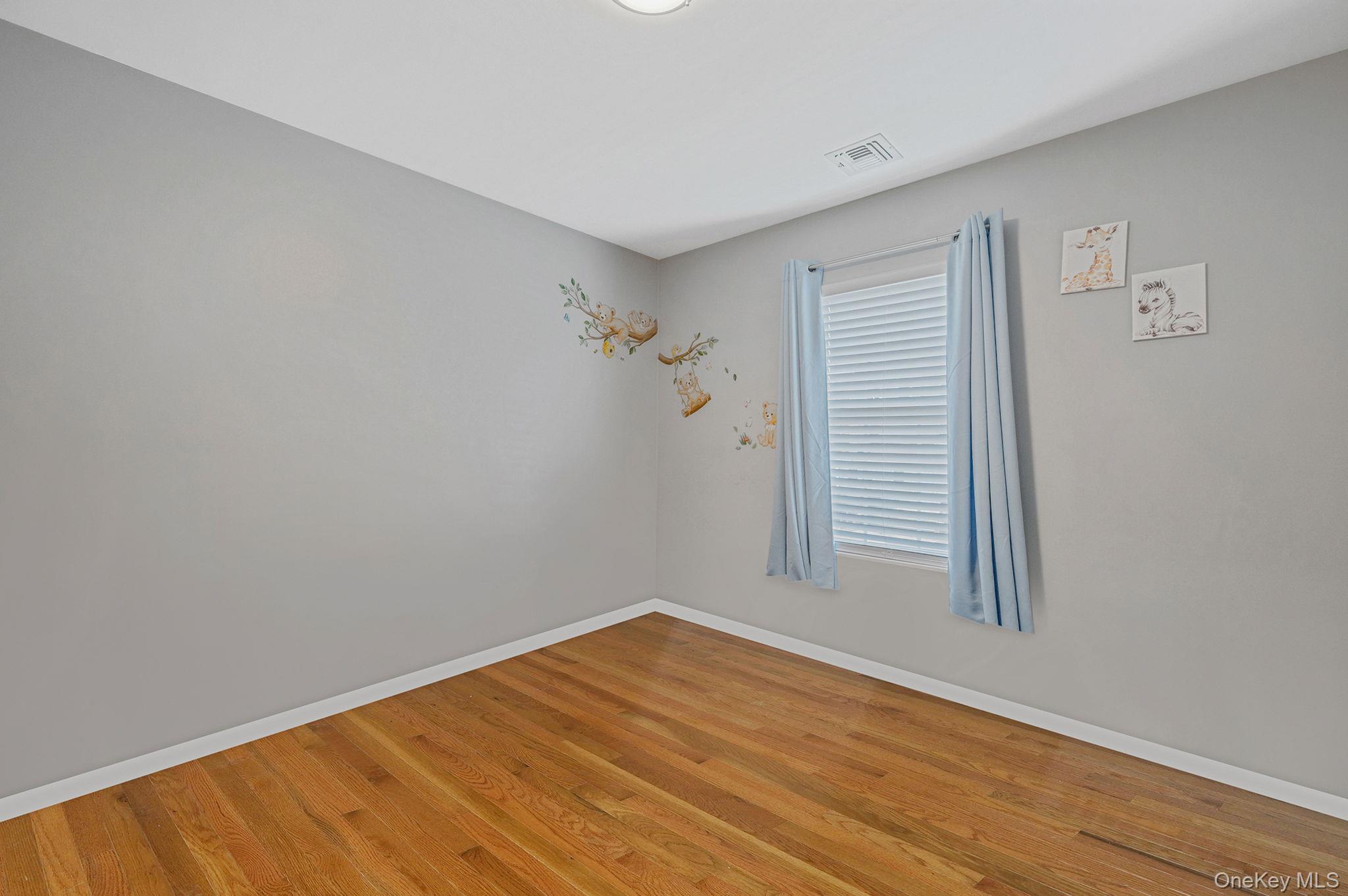 #18 photo, 50 Verazzano Avenue, מחוז סאפוק Copiague , NY 11726