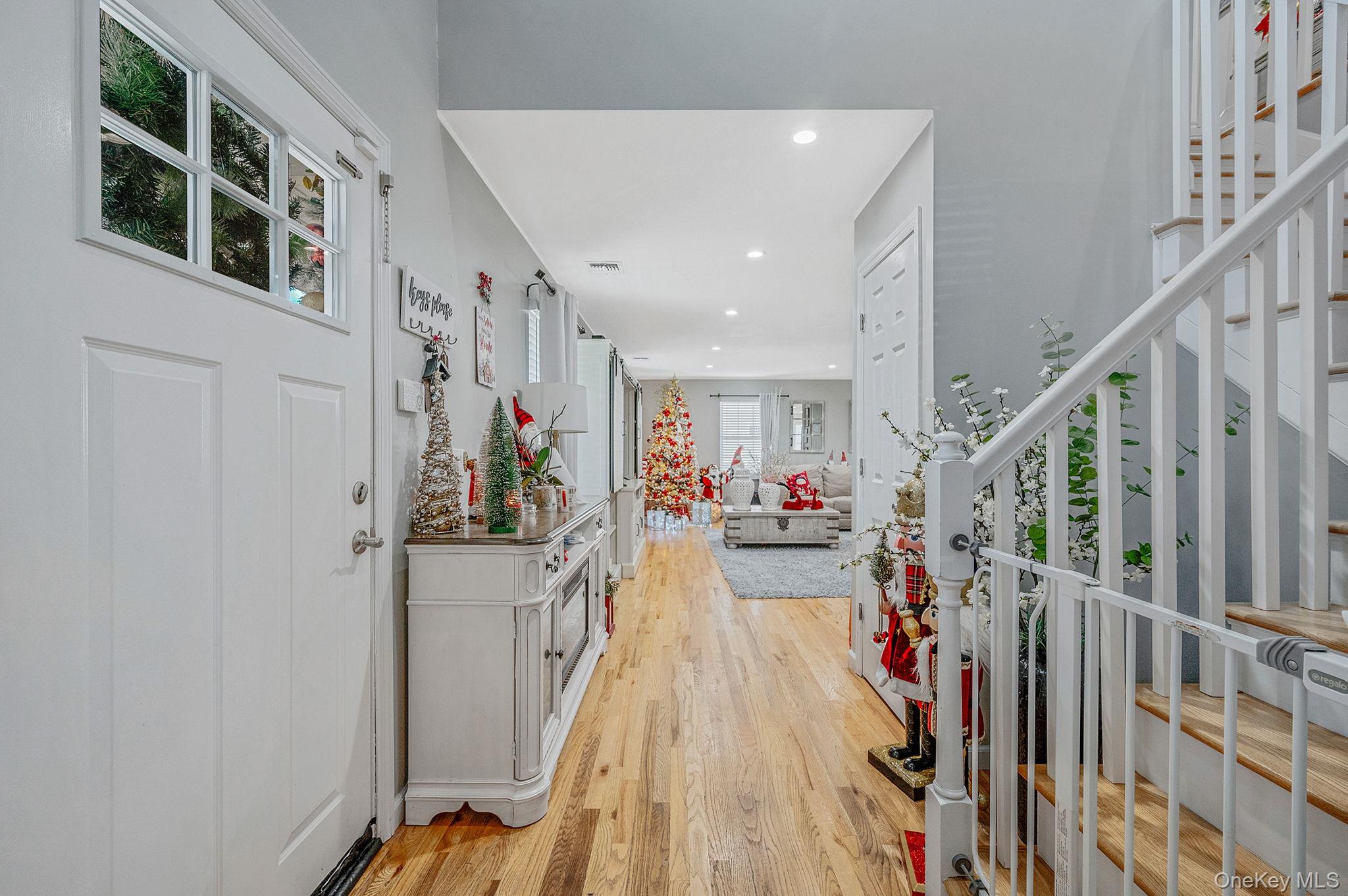 #4 photo, 50 Verazzano Avenue, מחוז סאפוק Copiague , NY 11726