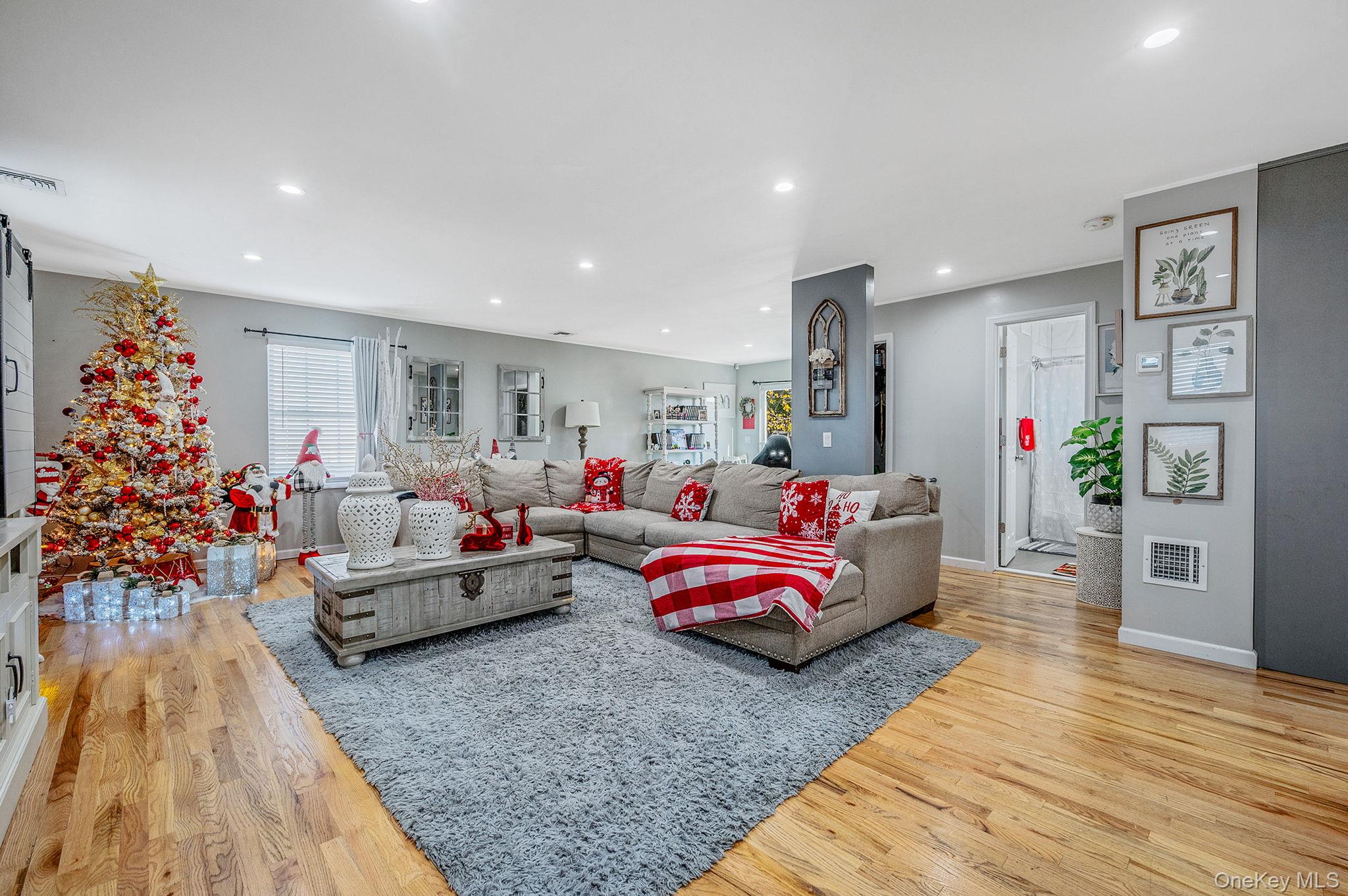 #5 photo, 50 Verazzano Avenue, מחוז סאפוק Copiague , NY 11726