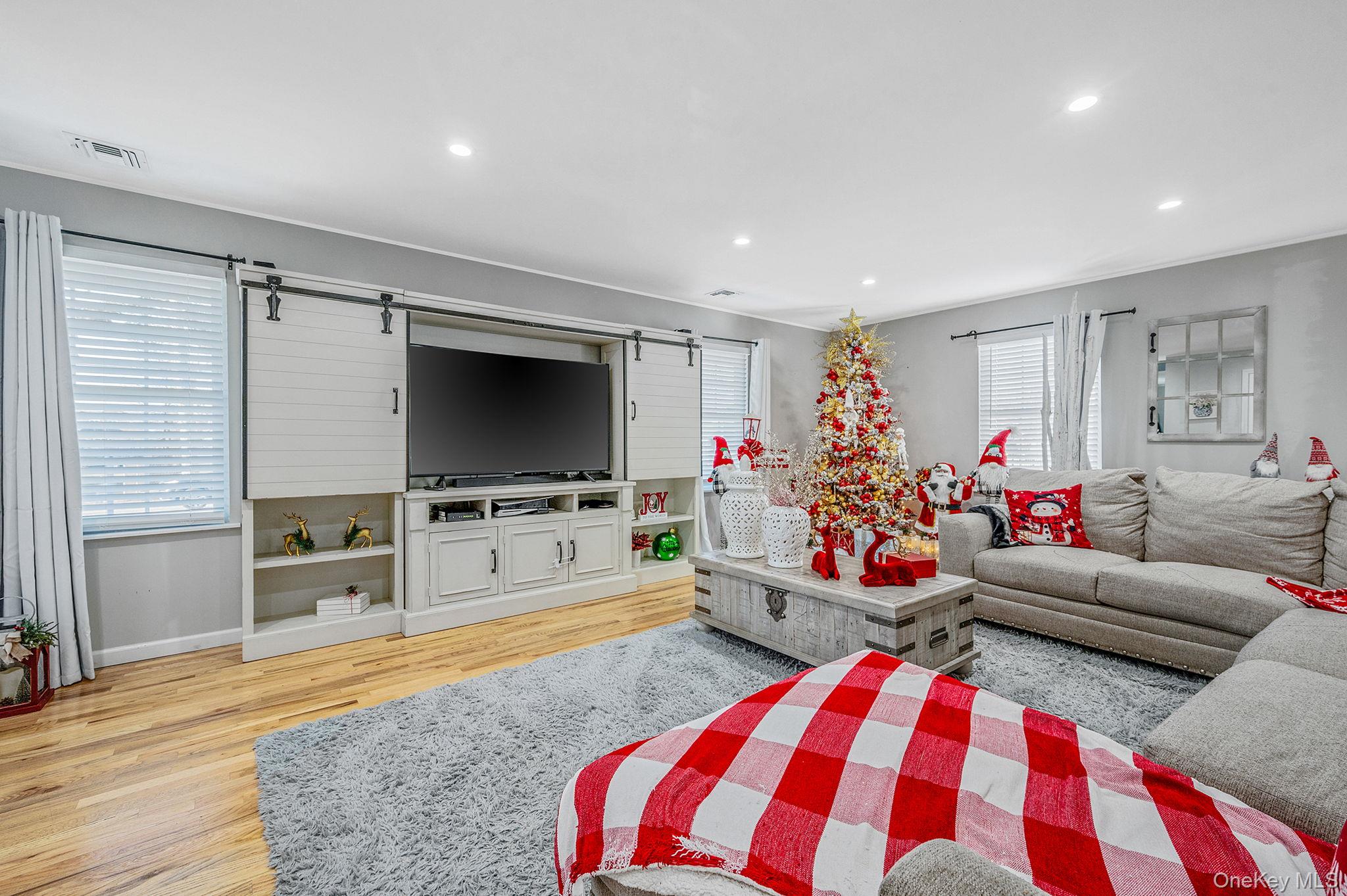 #6 photo, 50 Verazzano Avenue, מחוז סאפוק Copiague , NY 11726