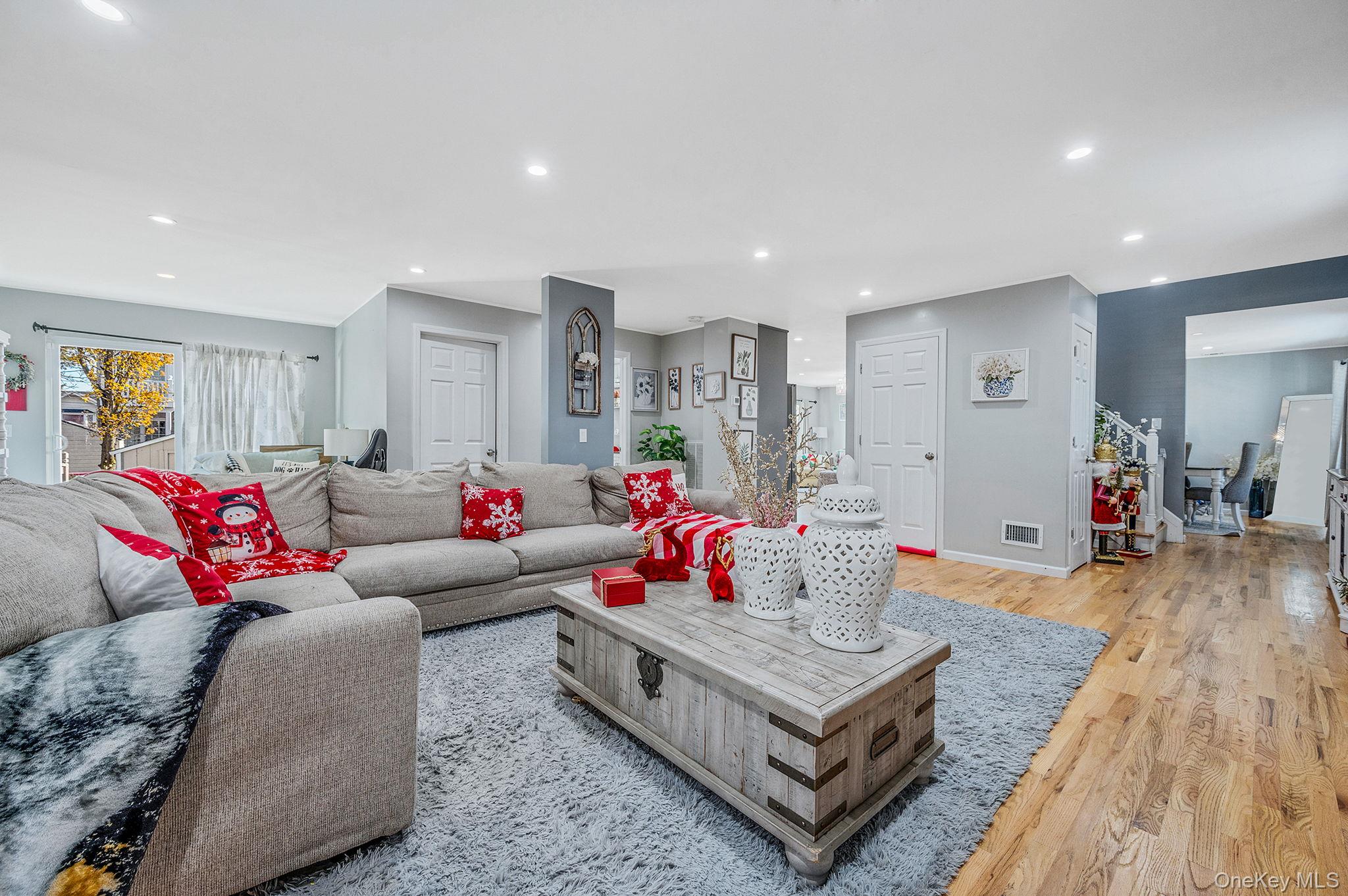 #7 photo, 50 Verazzano Avenue, מחוז סאפוק Copiague , NY 11726