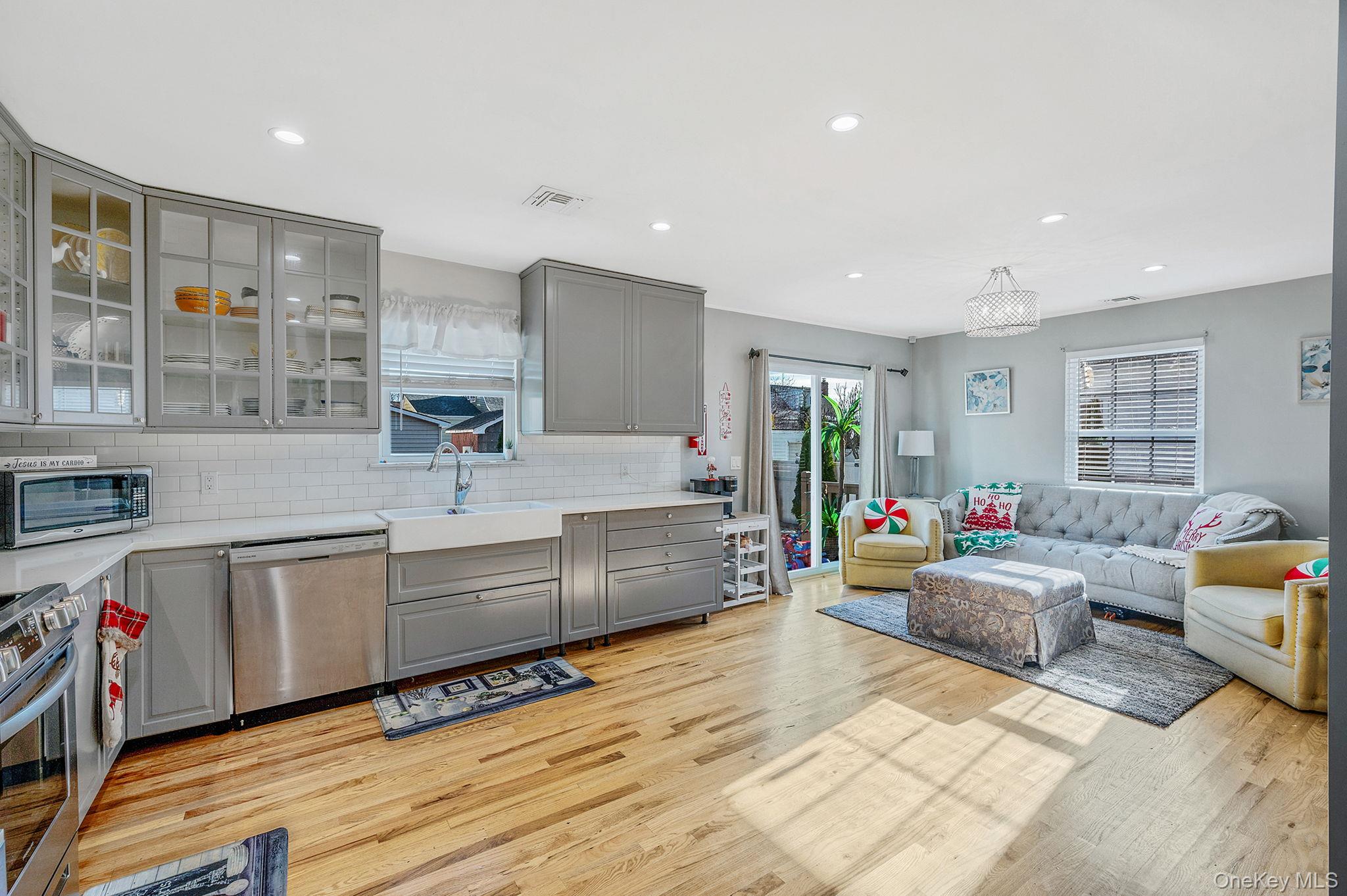 #9 photo, 50 Verazzano Avenue, מחוז סאפוק Copiague , NY 11726