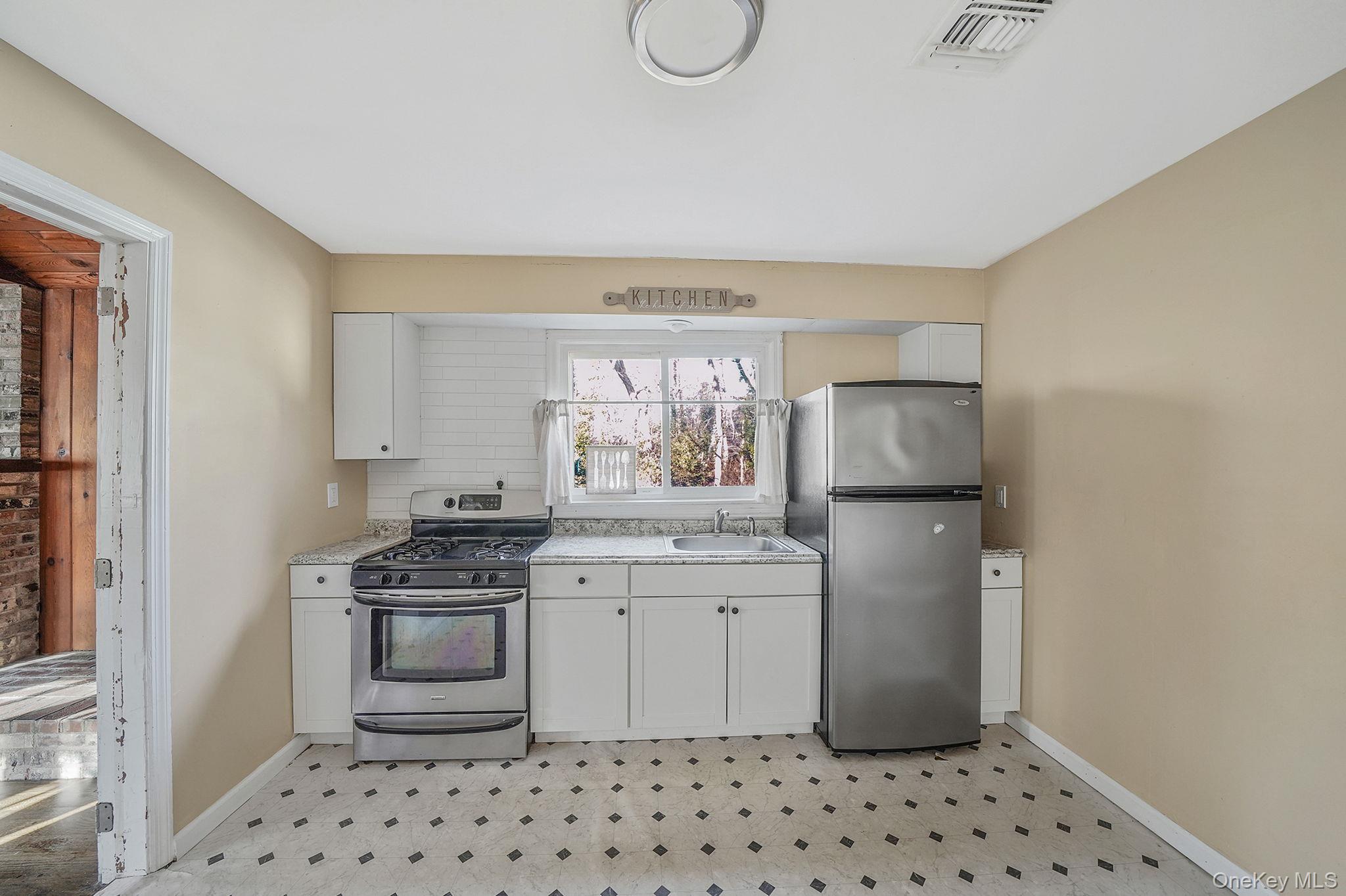 #10 photo, 91 Tower Street, 东长岛 Sayville , NY 11782