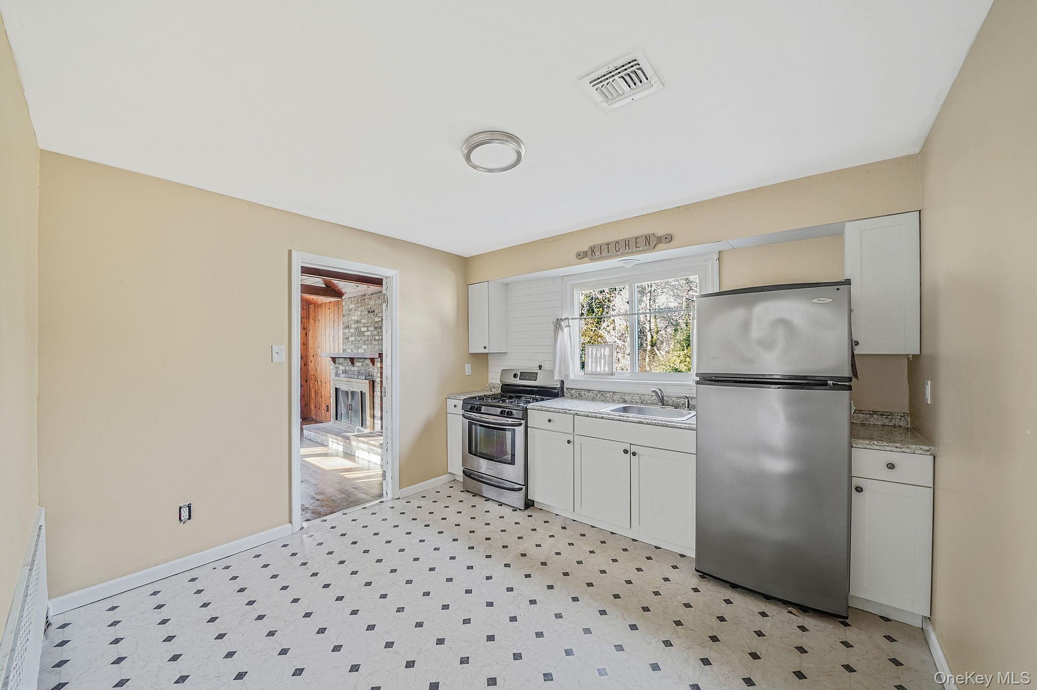 #9 photo, 91 Tower Street, 东长岛 Sayville , NY 11782