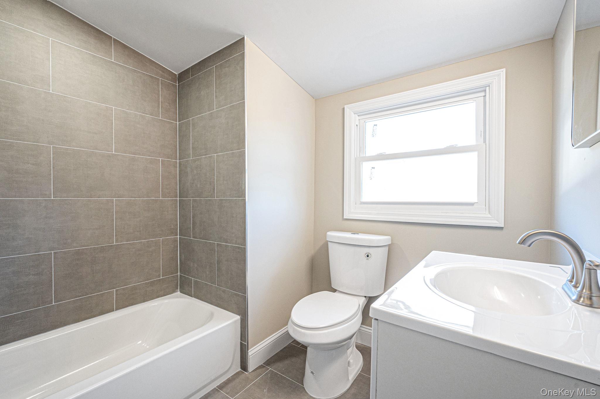 #12 photo, 23 Cullen Drive, 东长岛 East Northport , NY 11731