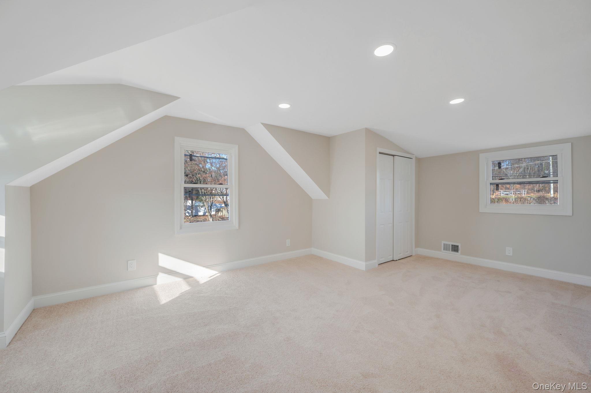 #13 photo, 23 Cullen Drive, 东长岛 East Northport , NY 11731