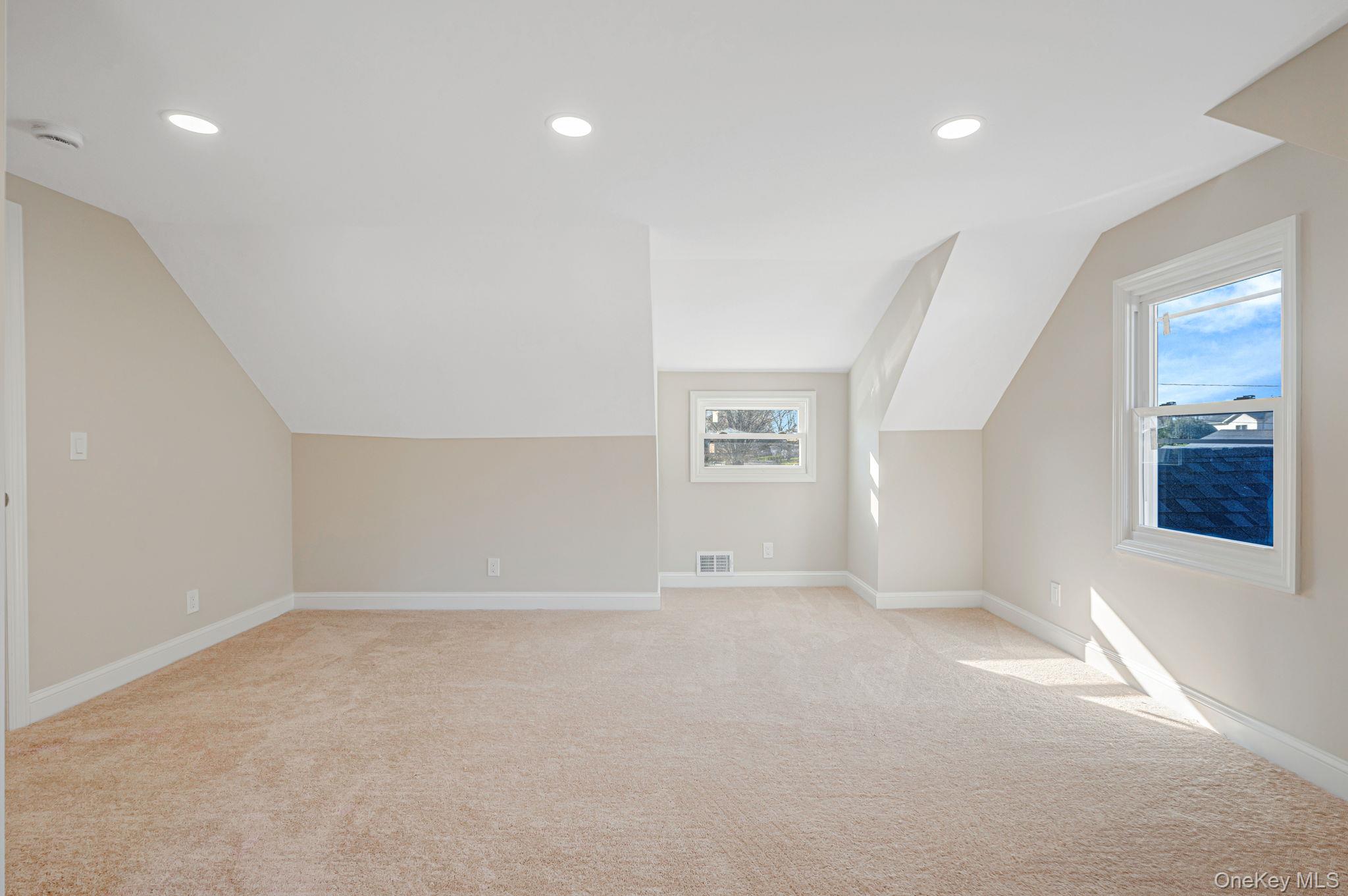 #14 photo, 23 Cullen Drive, 东长岛 East Northport , NY 11731