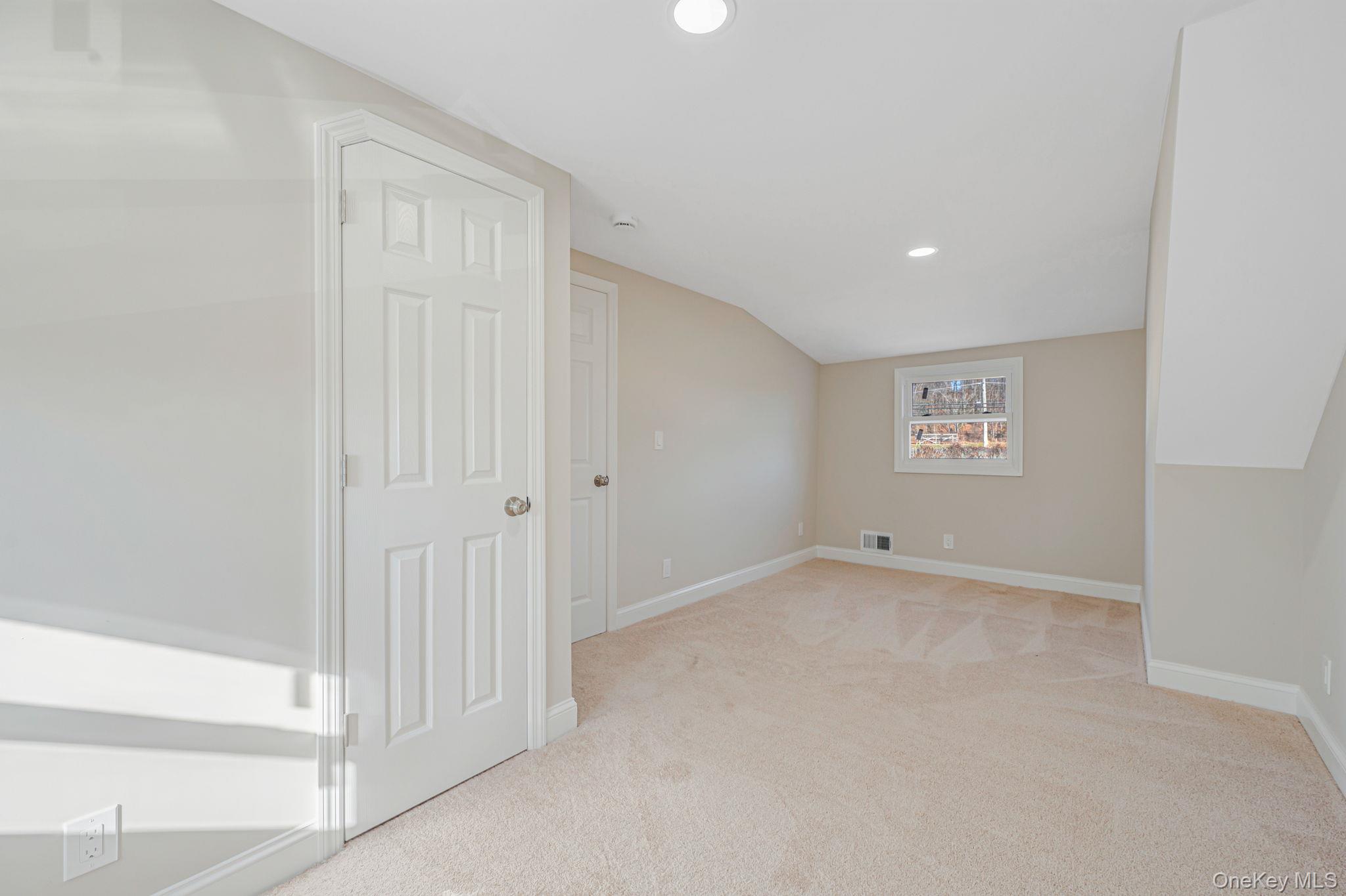 #16 photo, 23 Cullen Drive, 东长岛 East Northport , NY 11731