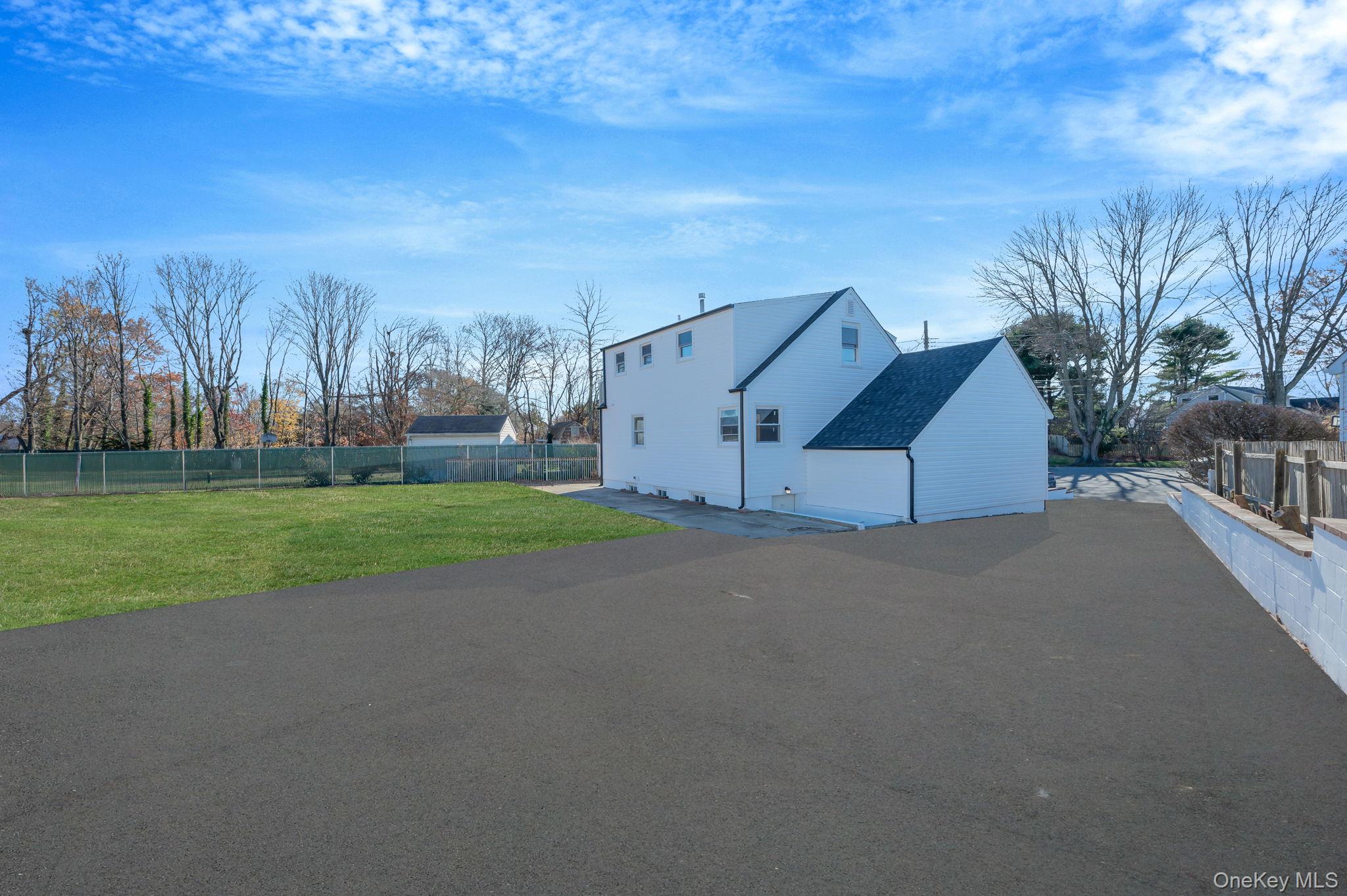 #19 photo, 23 Cullen Drive, 东长岛 East Northport , NY 11731