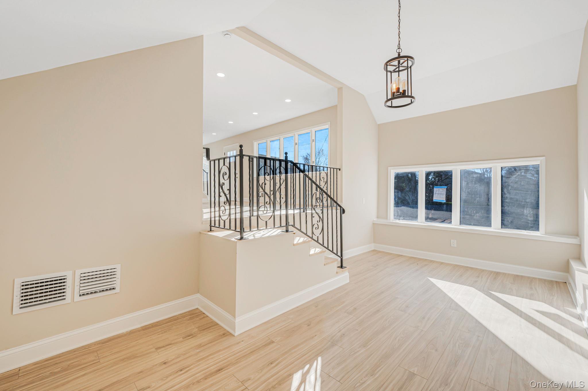 #4 photo, 23 Cullen Drive, 东长岛 East Northport , NY 11731