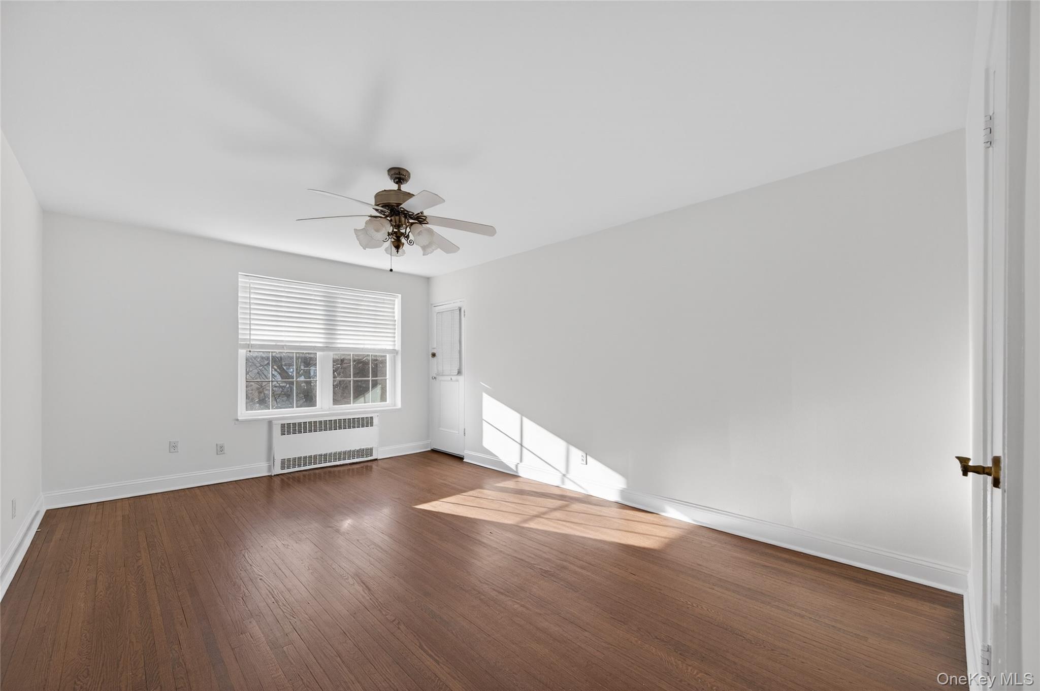 #11 photo, 366 Stewart Avenue, 长岛 花园城 Garden City , NY 11530