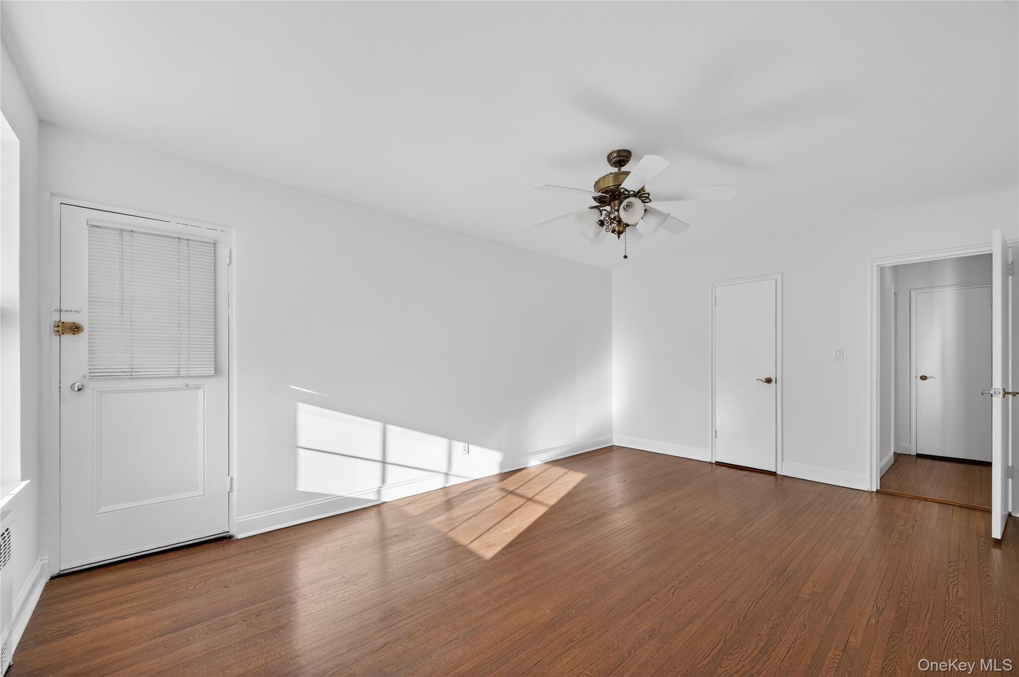 #12 photo, 366 Stewart Avenue, 长岛 花园城 Garden City , NY 11530