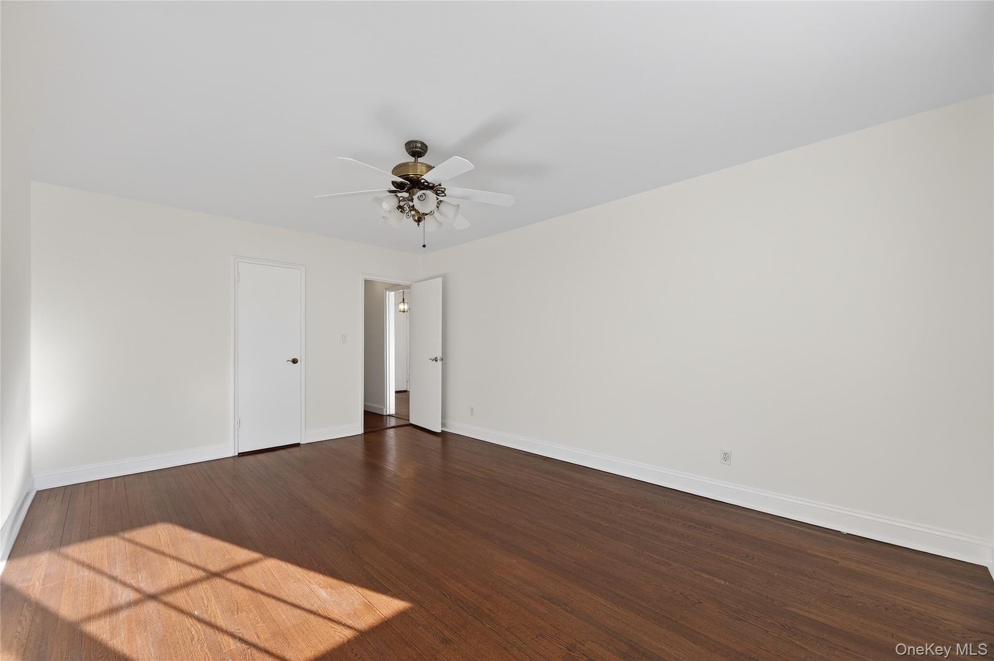 #13 photo, 366 Stewart Avenue, 长岛 花园城 Garden City , NY 11530