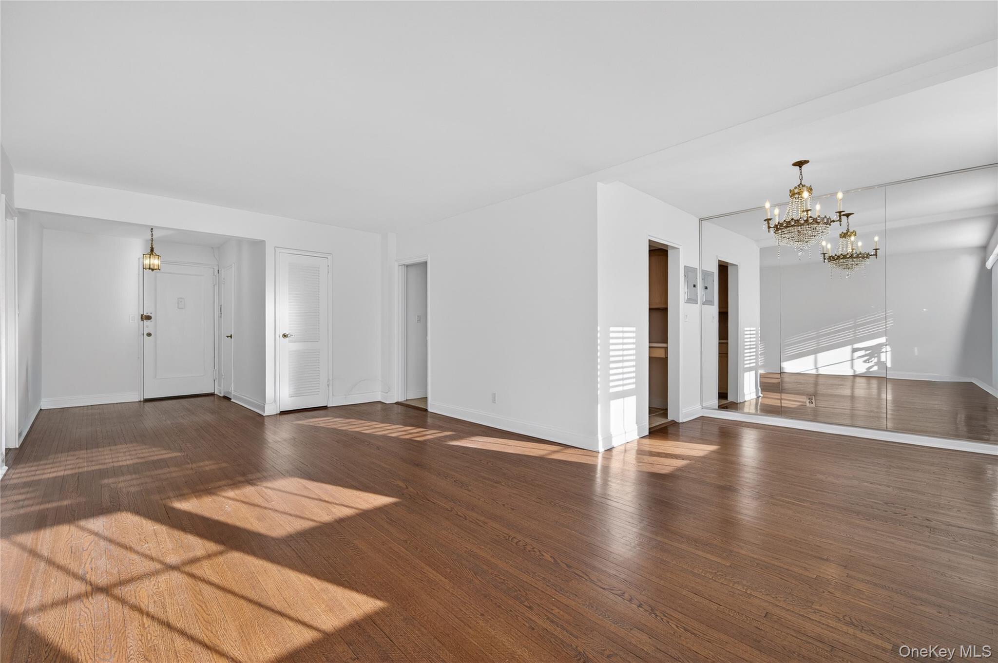 #6 photo, 366 Stewart Avenue, 长岛 花园城 Garden City , NY 11530