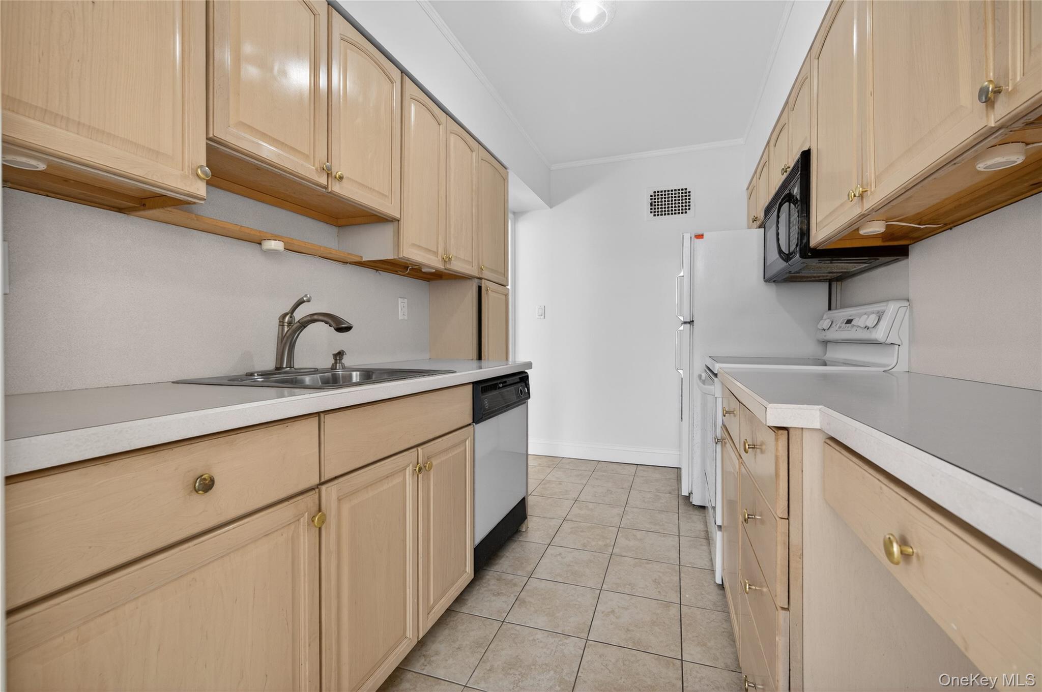 #9 photo, 366 Stewart Avenue, 长岛 花园城 Garden City , NY 11530