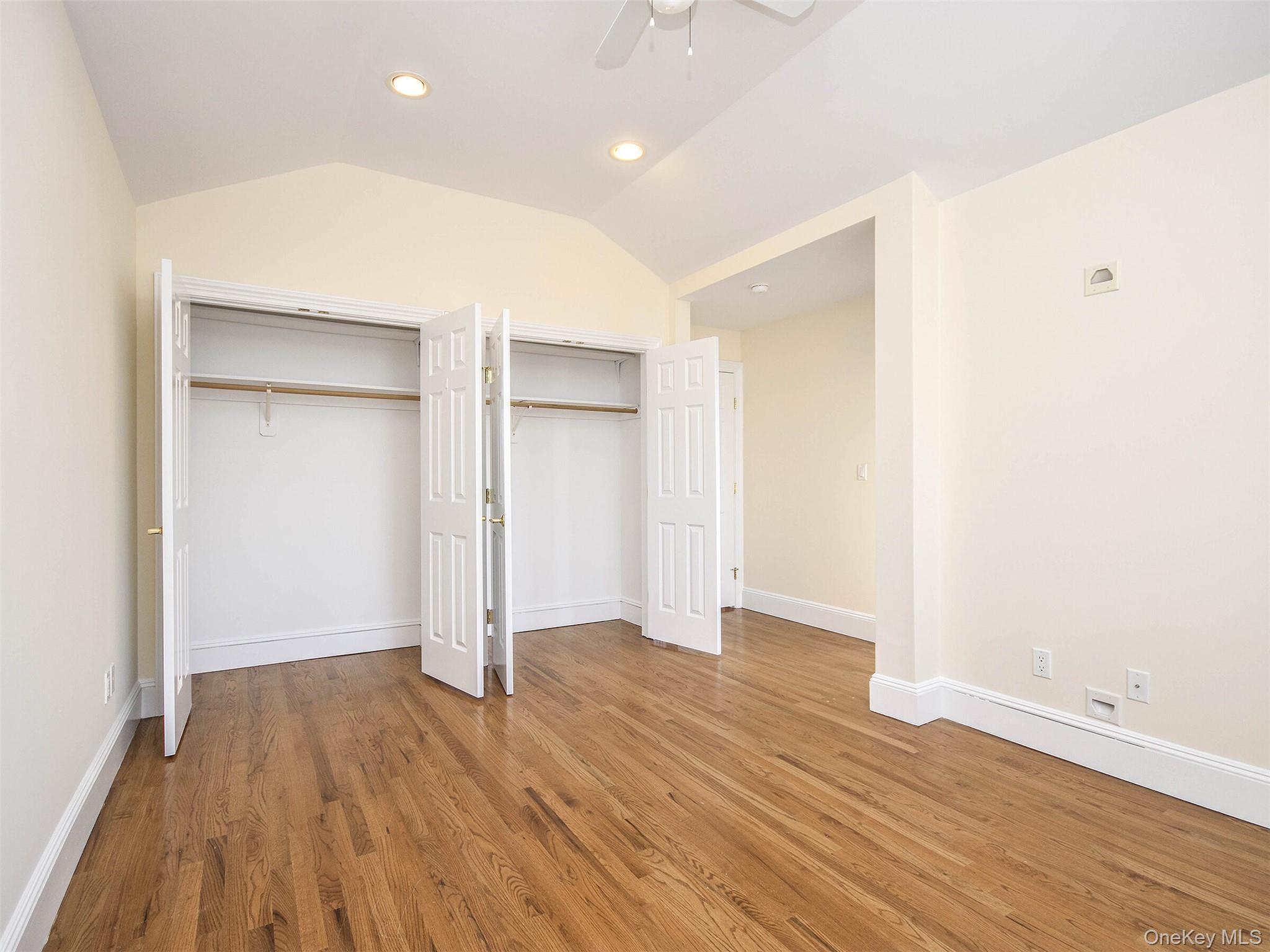 #20 photo, 24B Sintsink Dr W, 롱 아일랜드 Port Washington , NY 11050