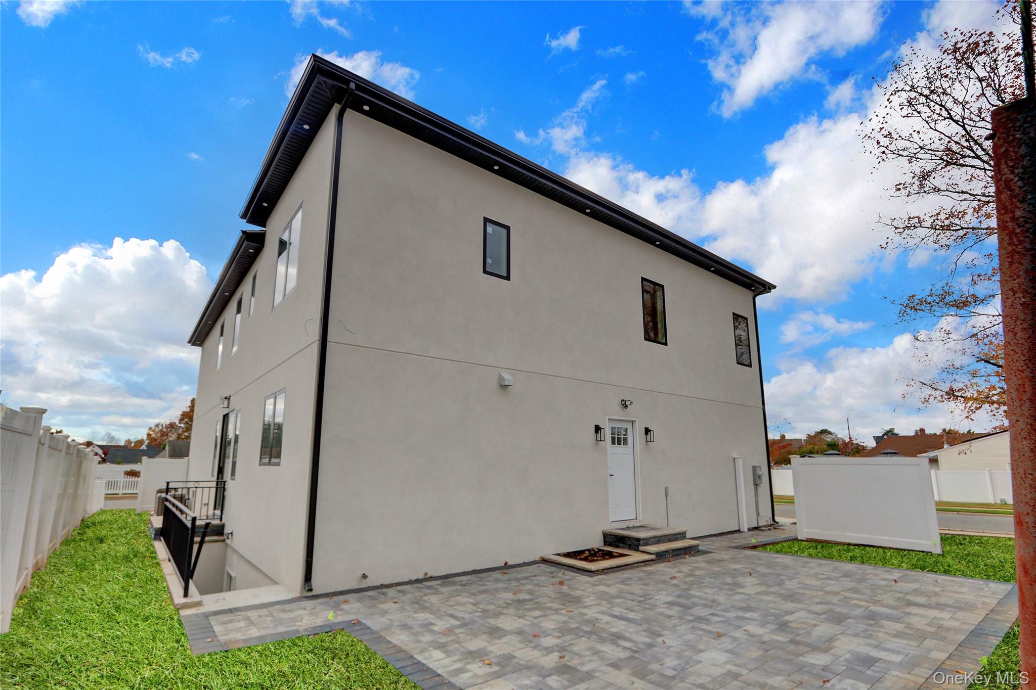 #8 photo, 1 Gleaner Lane, Levittown , NY 11756