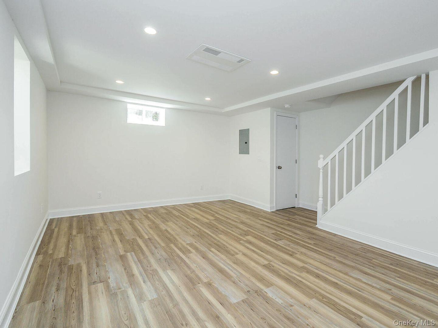 #12 photo, 2B Jefferson Court, מחוז נסאו Roslyn Heights , NY 11577